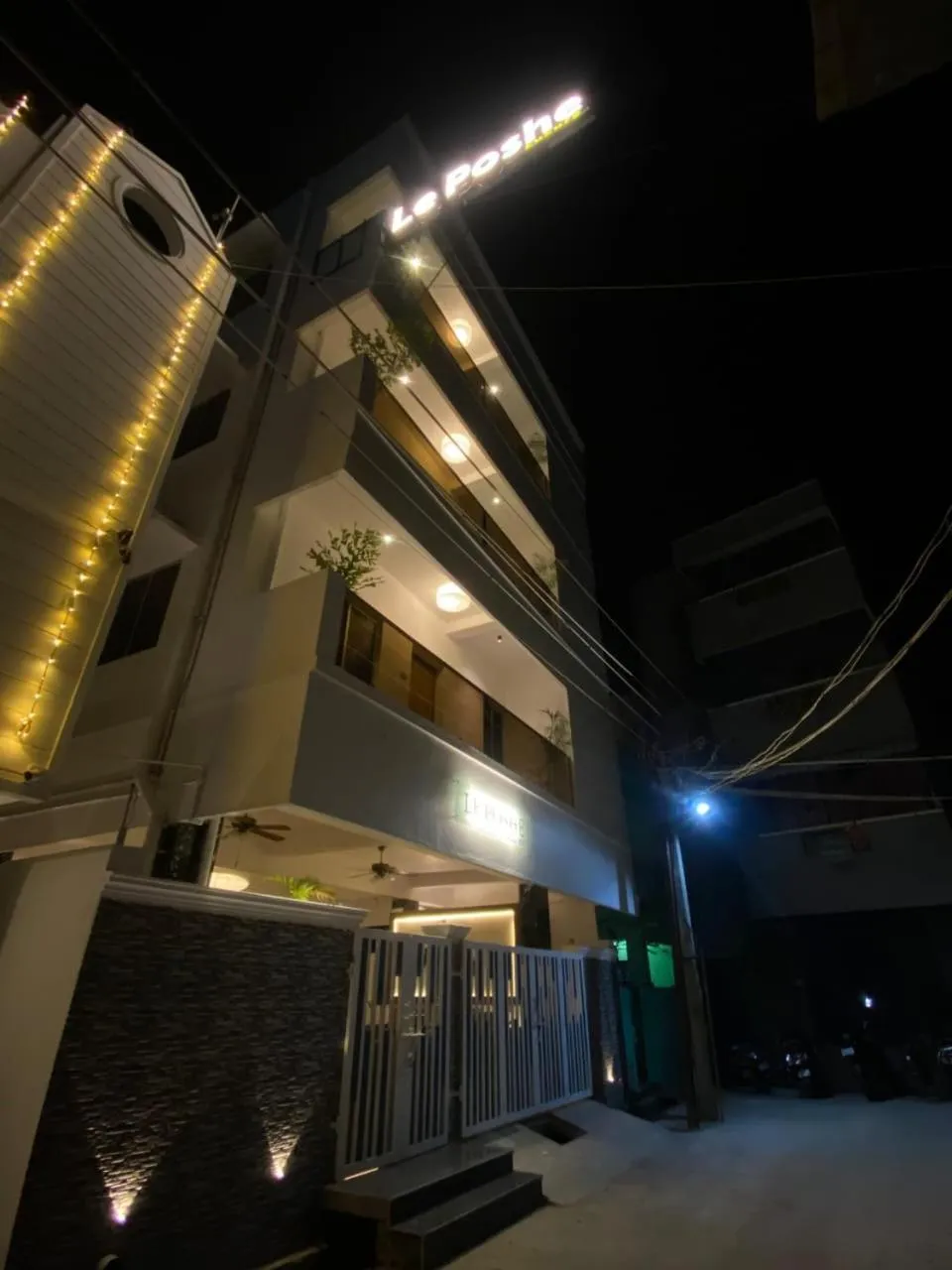 Property building in Le Poshe Luxury - TIE