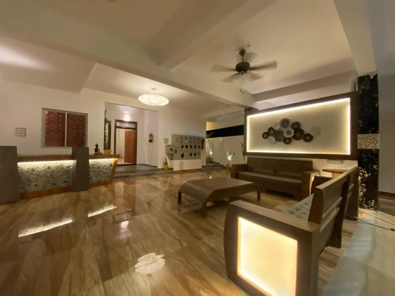 Living room in Le Poshe Luxury - TIE