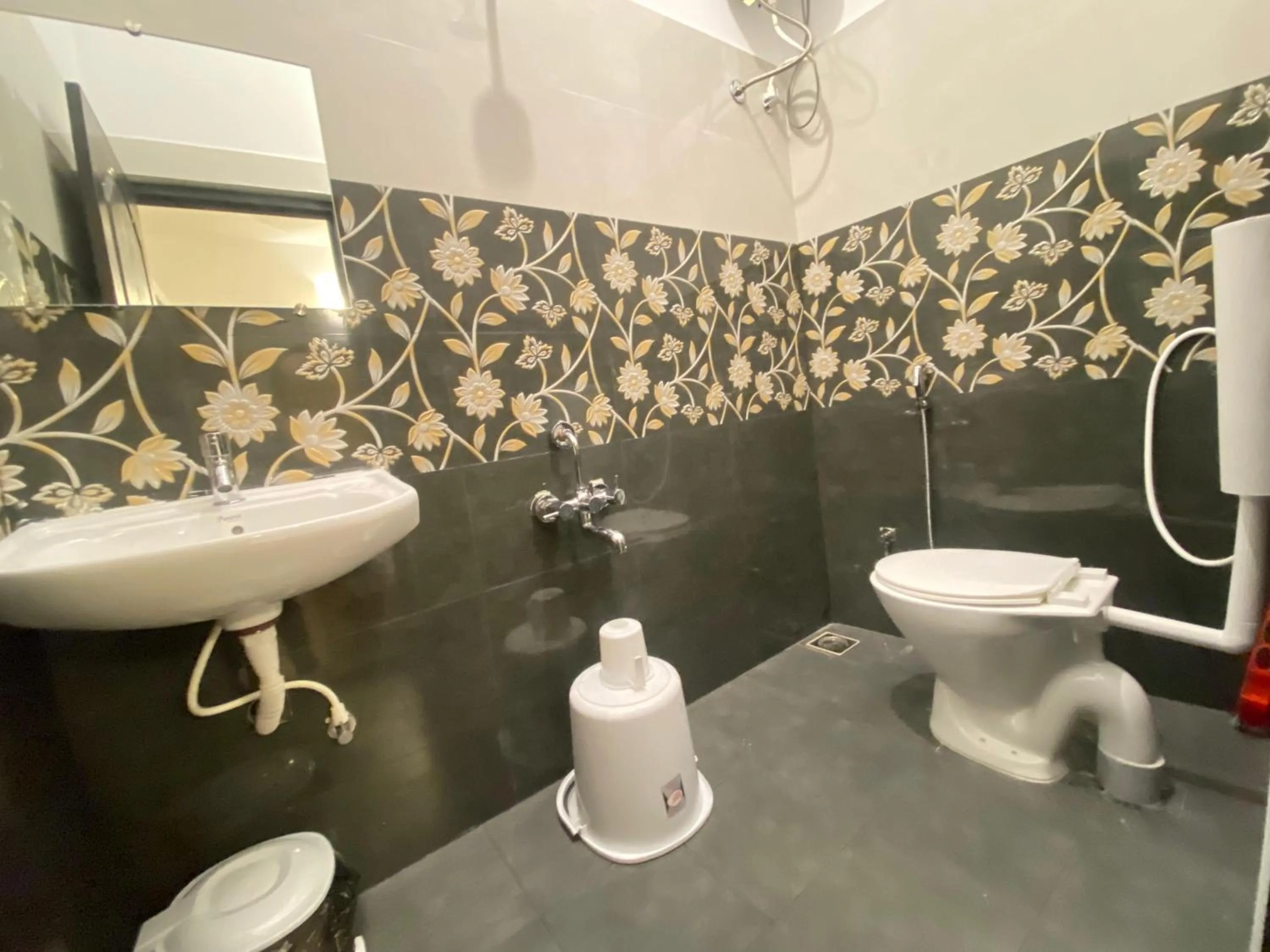 Le Poshe Luxury - TIE