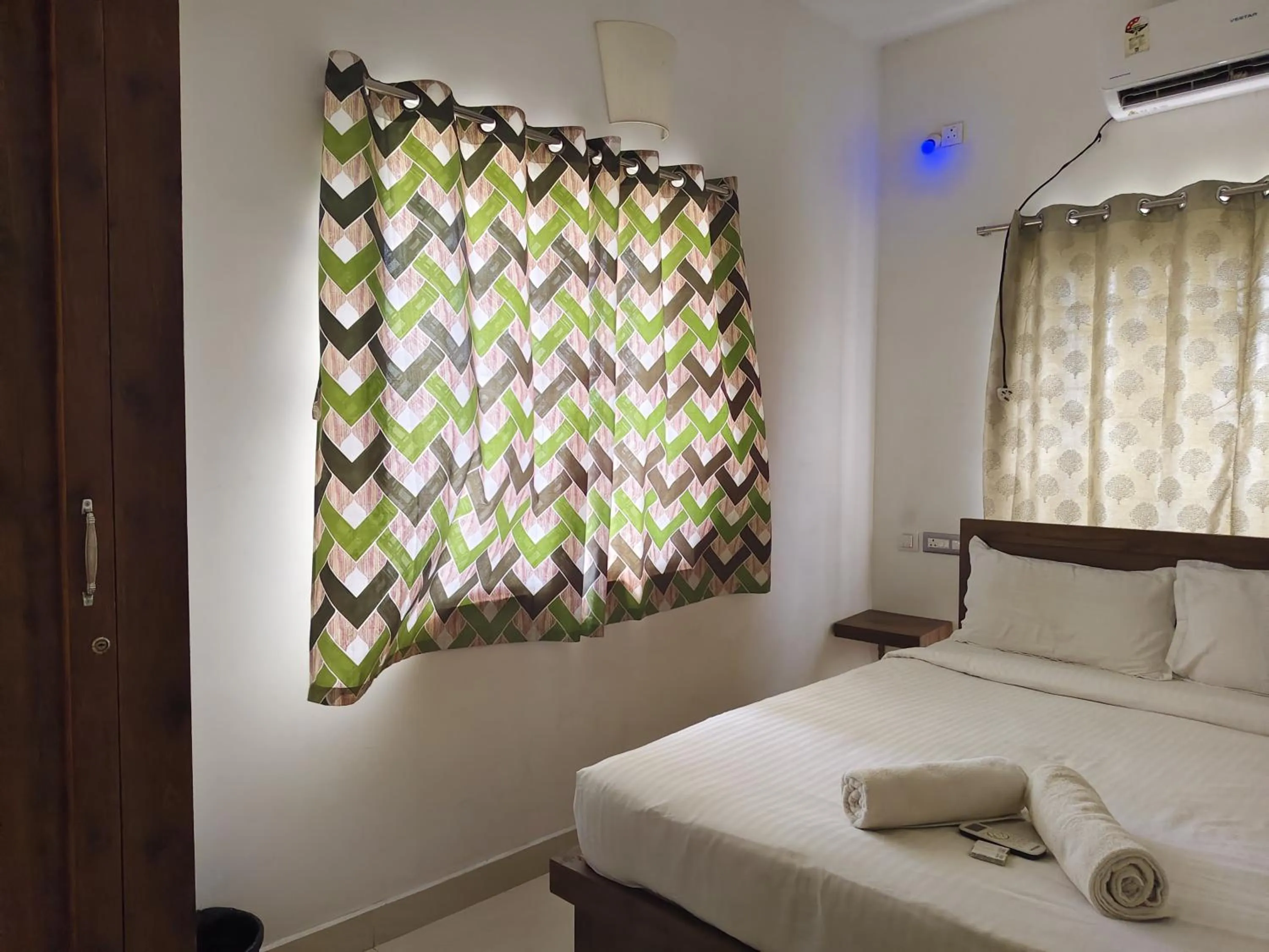 Bed in Le Poshe Luxury - TIE