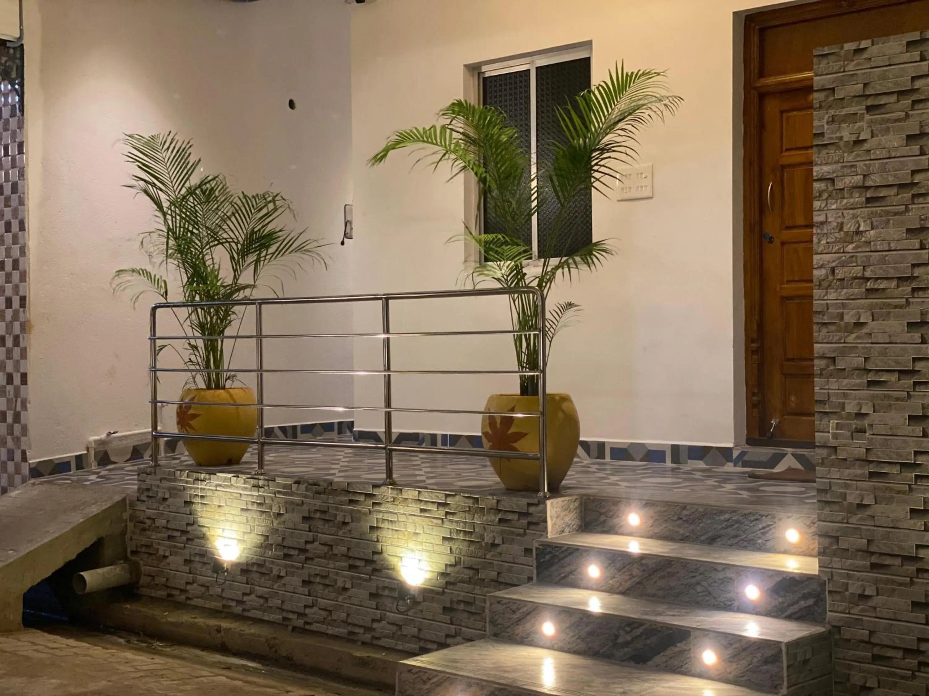 Le Poshe Luxury - TIE