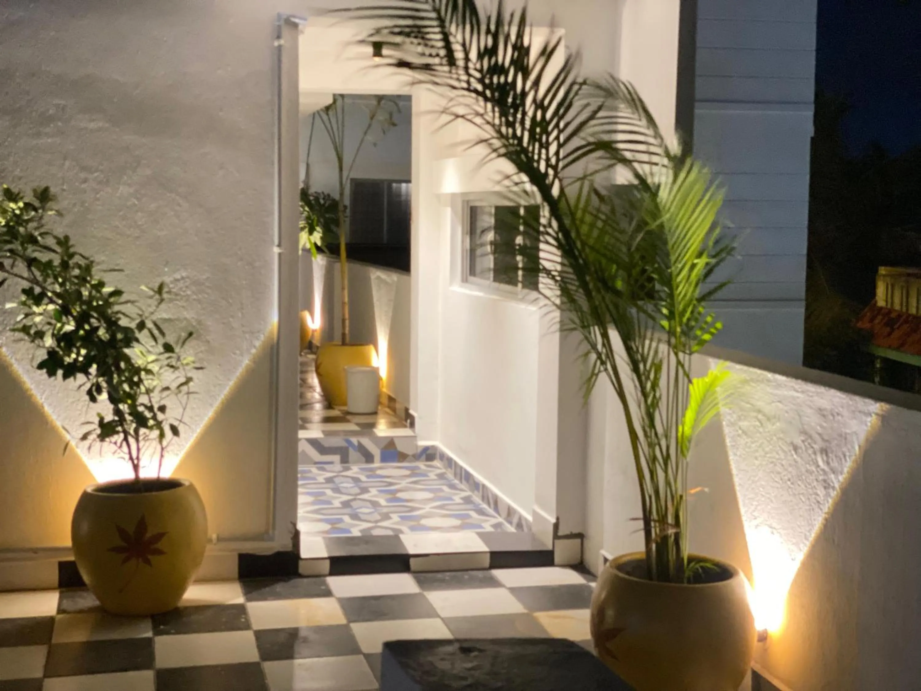 Le Poshe Luxury - TIE