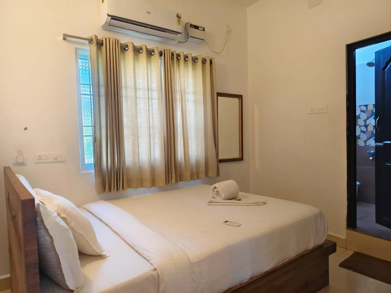 Bed in Le Poshe Luxury - TIE