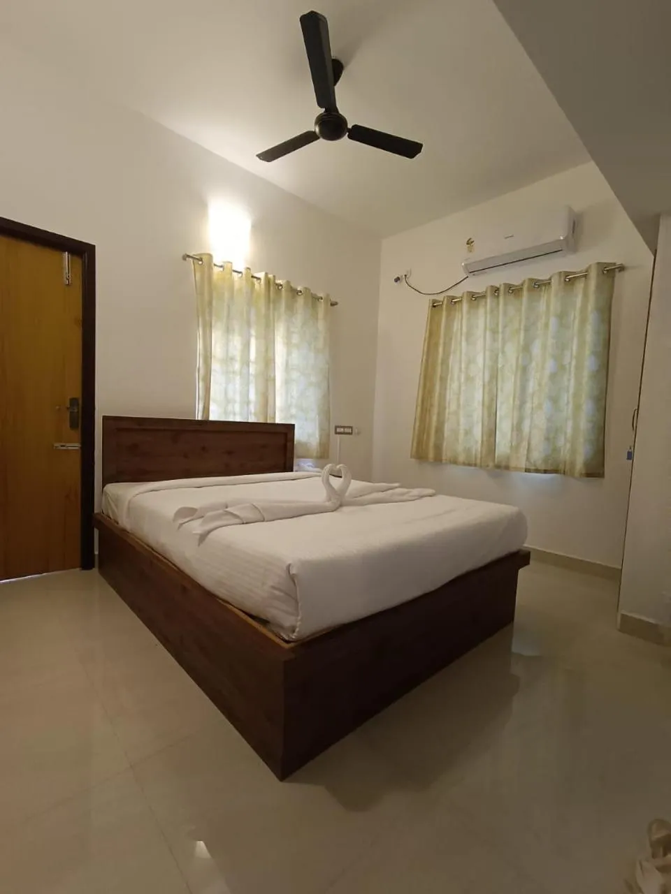 Bed in Le Poshe Luxury - TIE