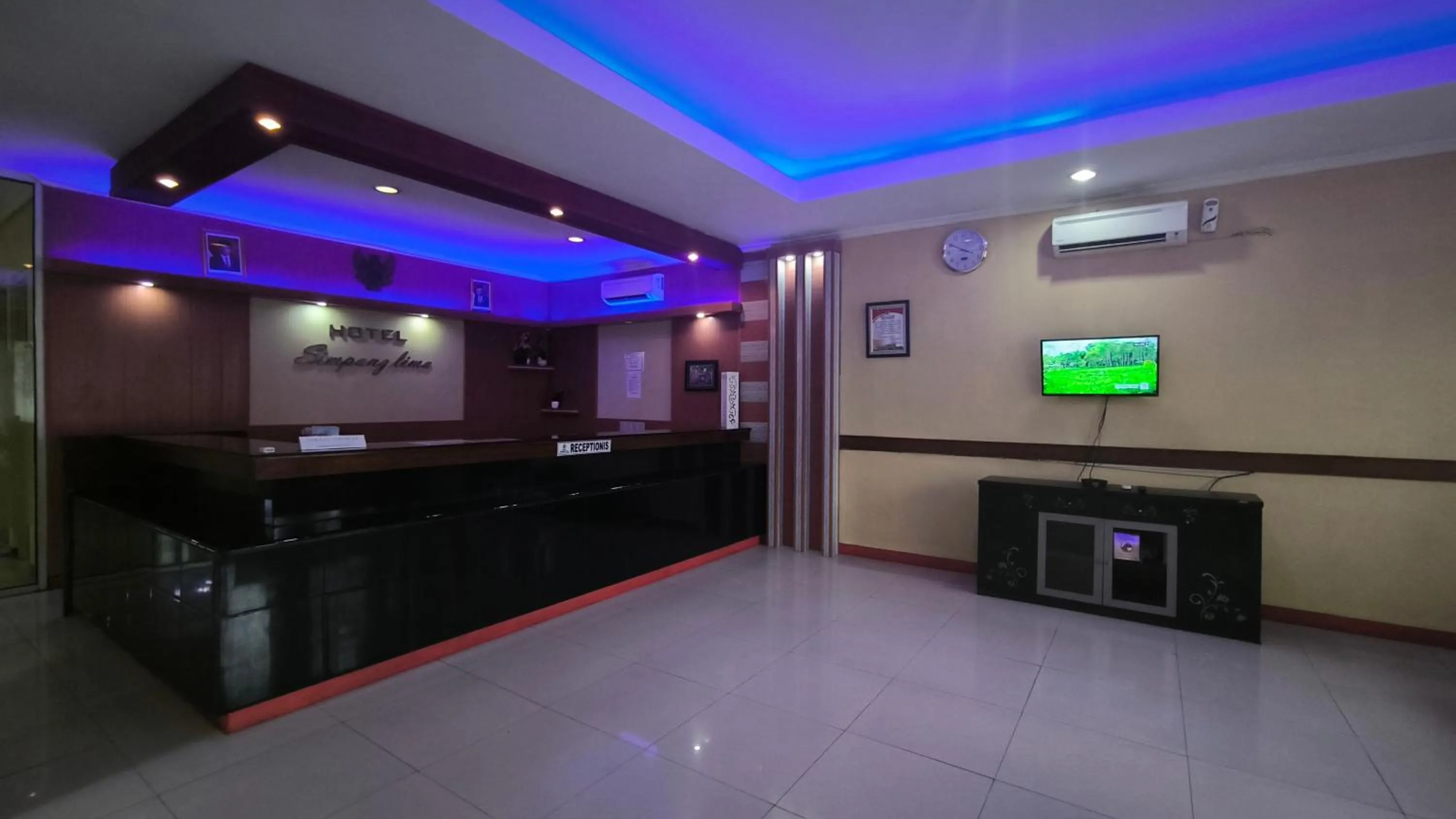 Lobby or reception in Hotel Simpang Lima Semarang