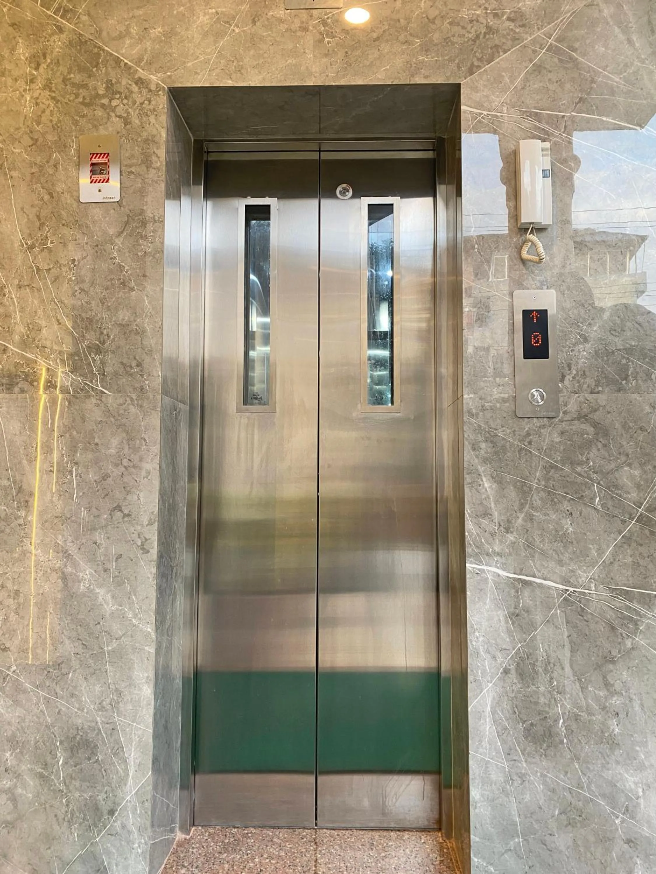 elevator in Hotel Dipjyoti