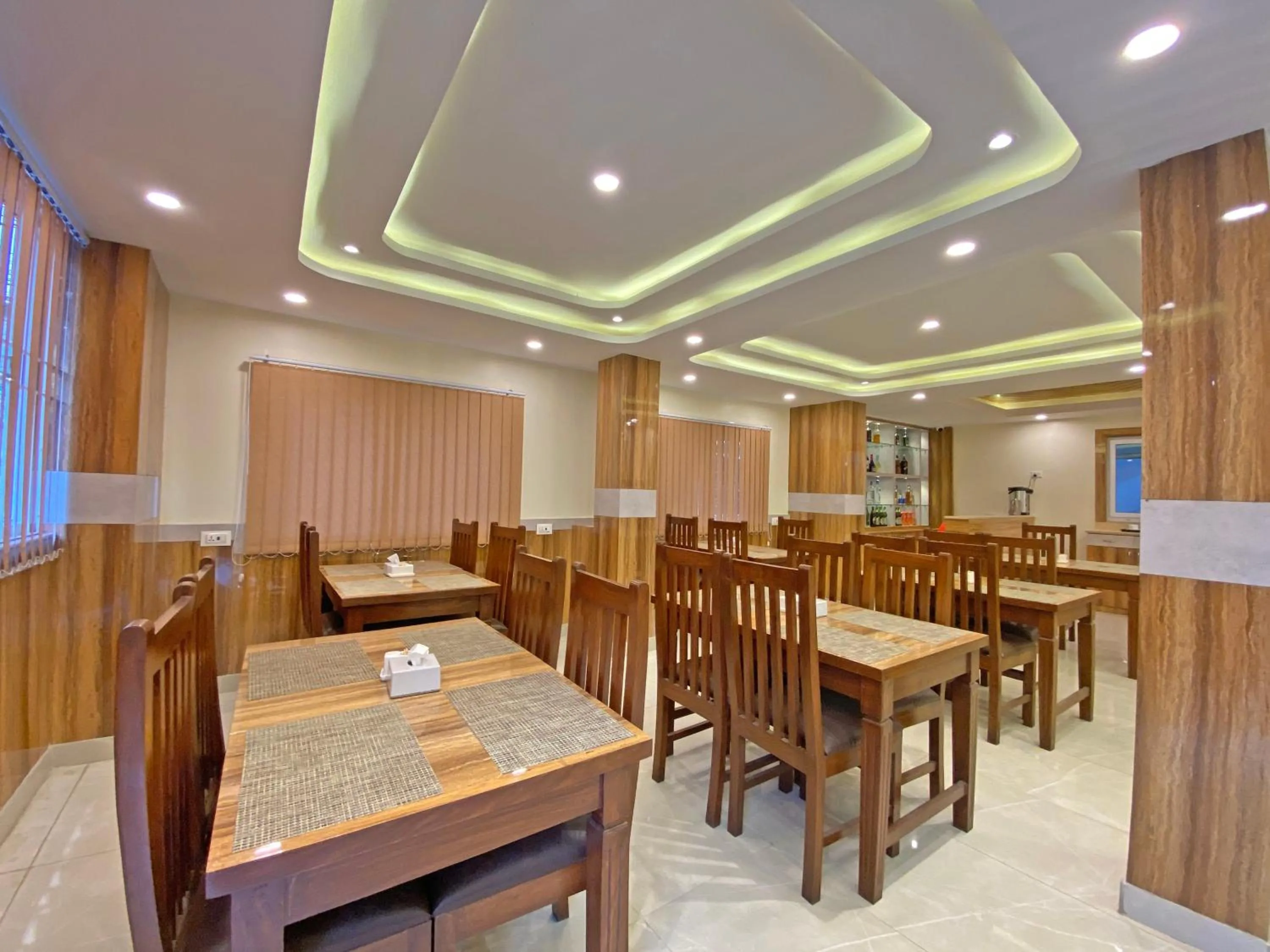 Restaurant/places to eat in Hotel Dipjyoti