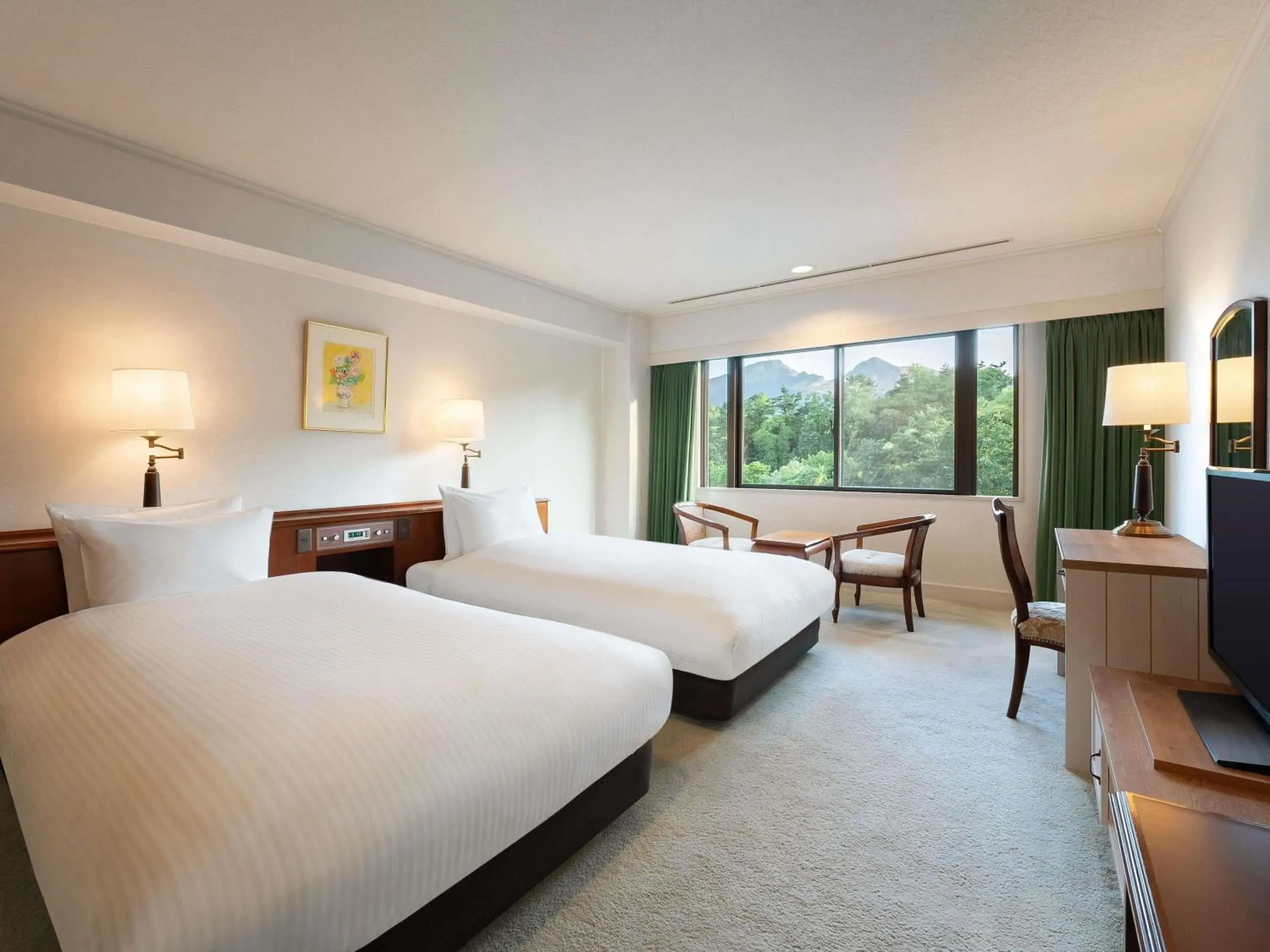 Classic Deluxe Suite with Four Single Beds and Mountain View in Mercure Urabandai Resort & Spa Classic Deluxe Suite with Four Single Beds and Mountain View in Mercure Urabandai Resort & Spa