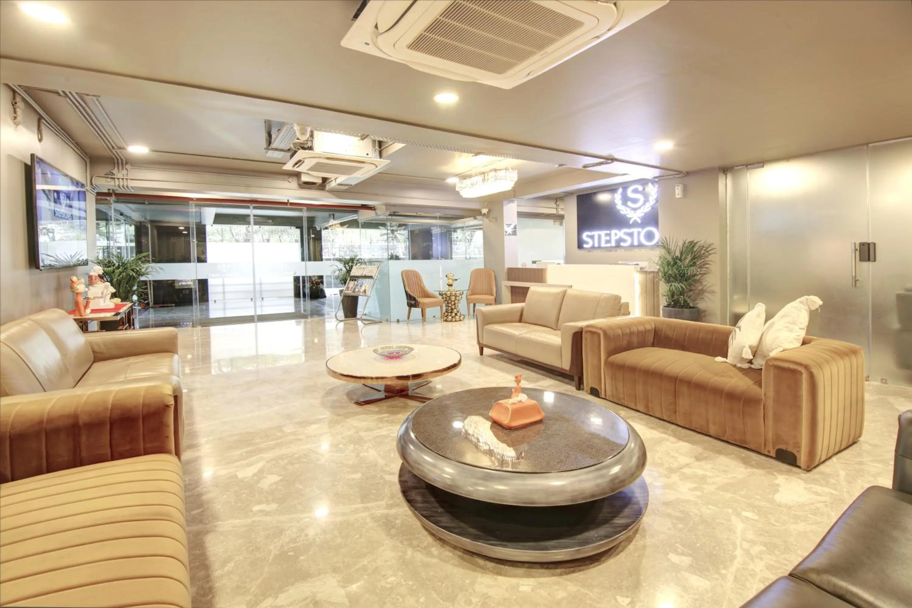 Lobby or reception in Stepstones Hotels and Inn-DLF PHASE 3 GURGAON