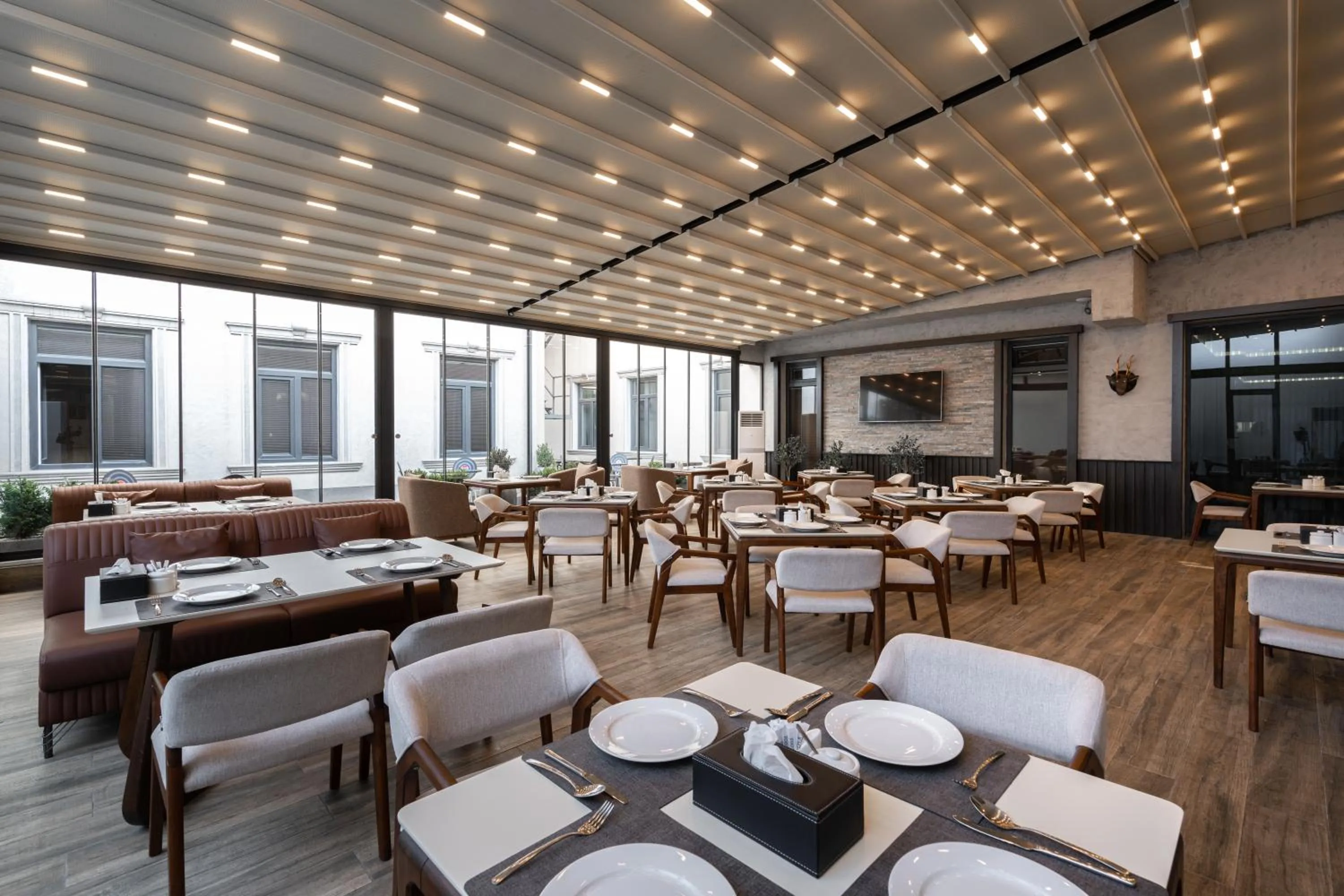 Restaurant/places to eat in StayInn City Center