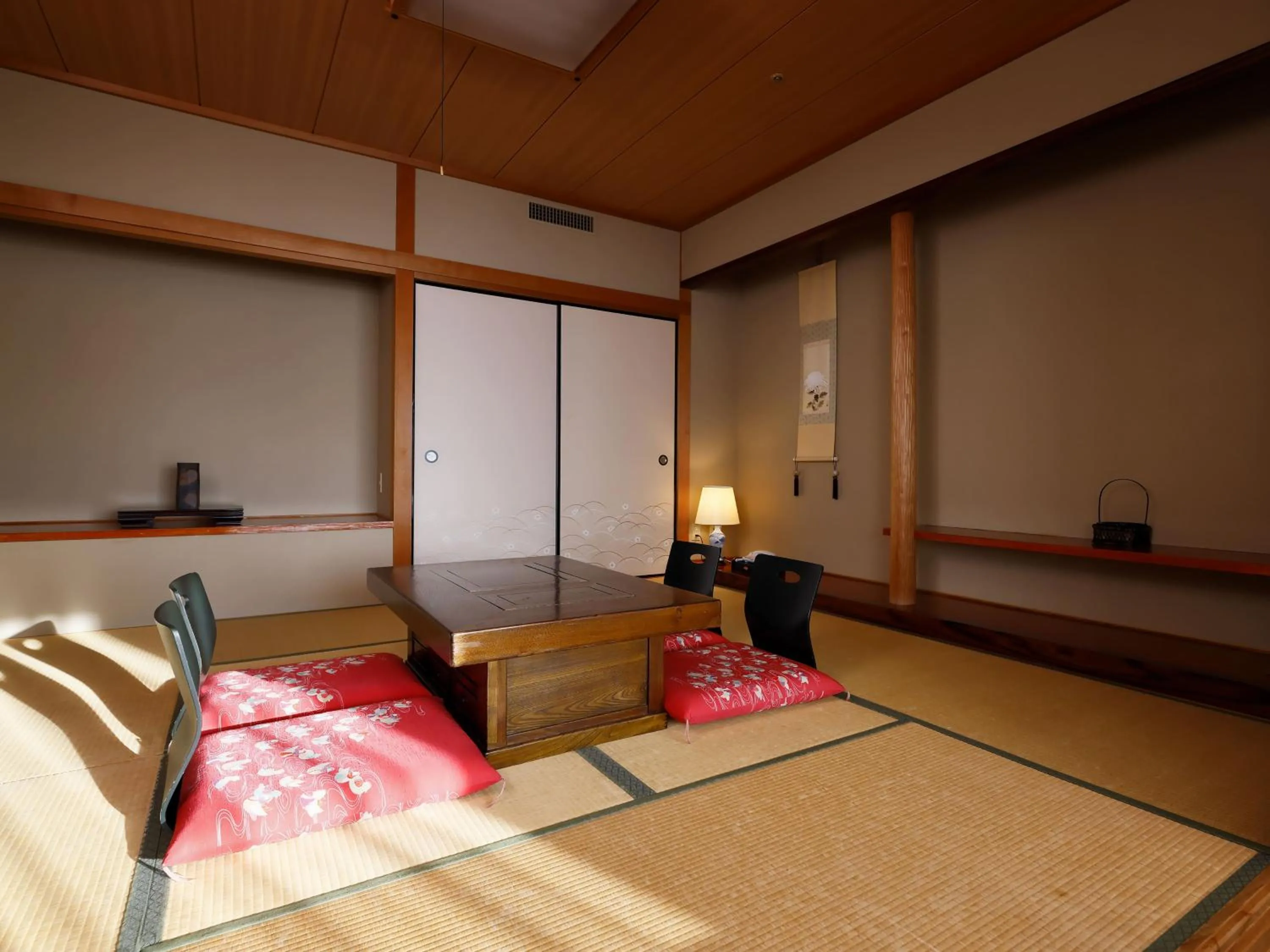 Photo of the whole room, Bed in Mercure Tottori Daisen Resort & Spa