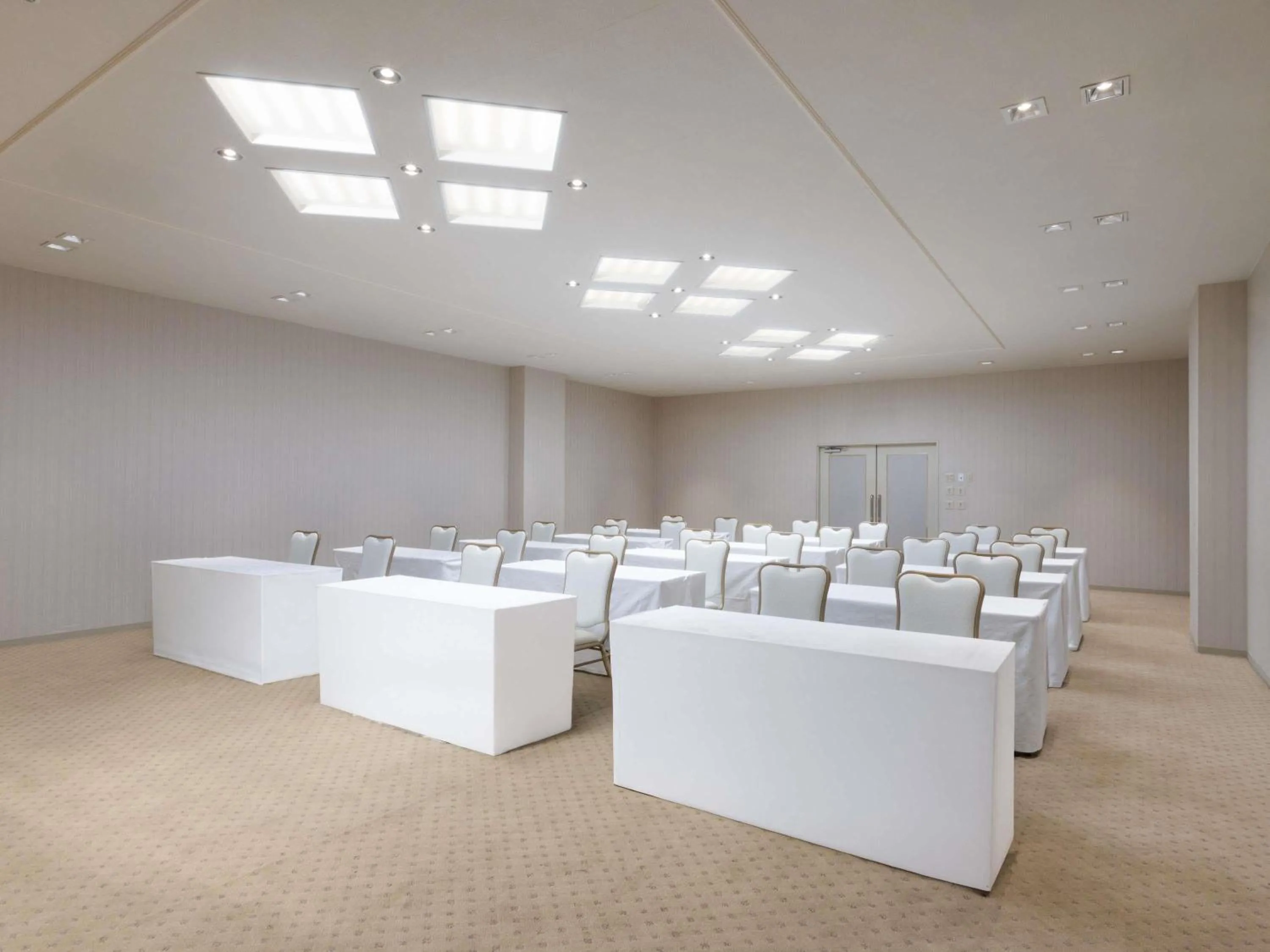 Meeting/conference room in Grand Mercure Wakayama Minabe Resort & Spa