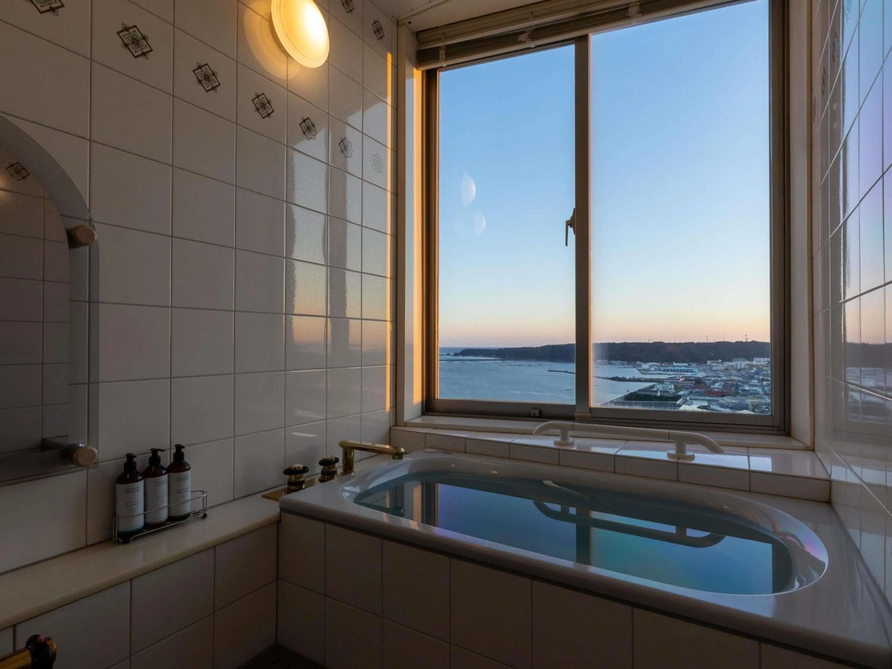 Bedroom in Mercure Wakayama Kushimoto Resort & Spa