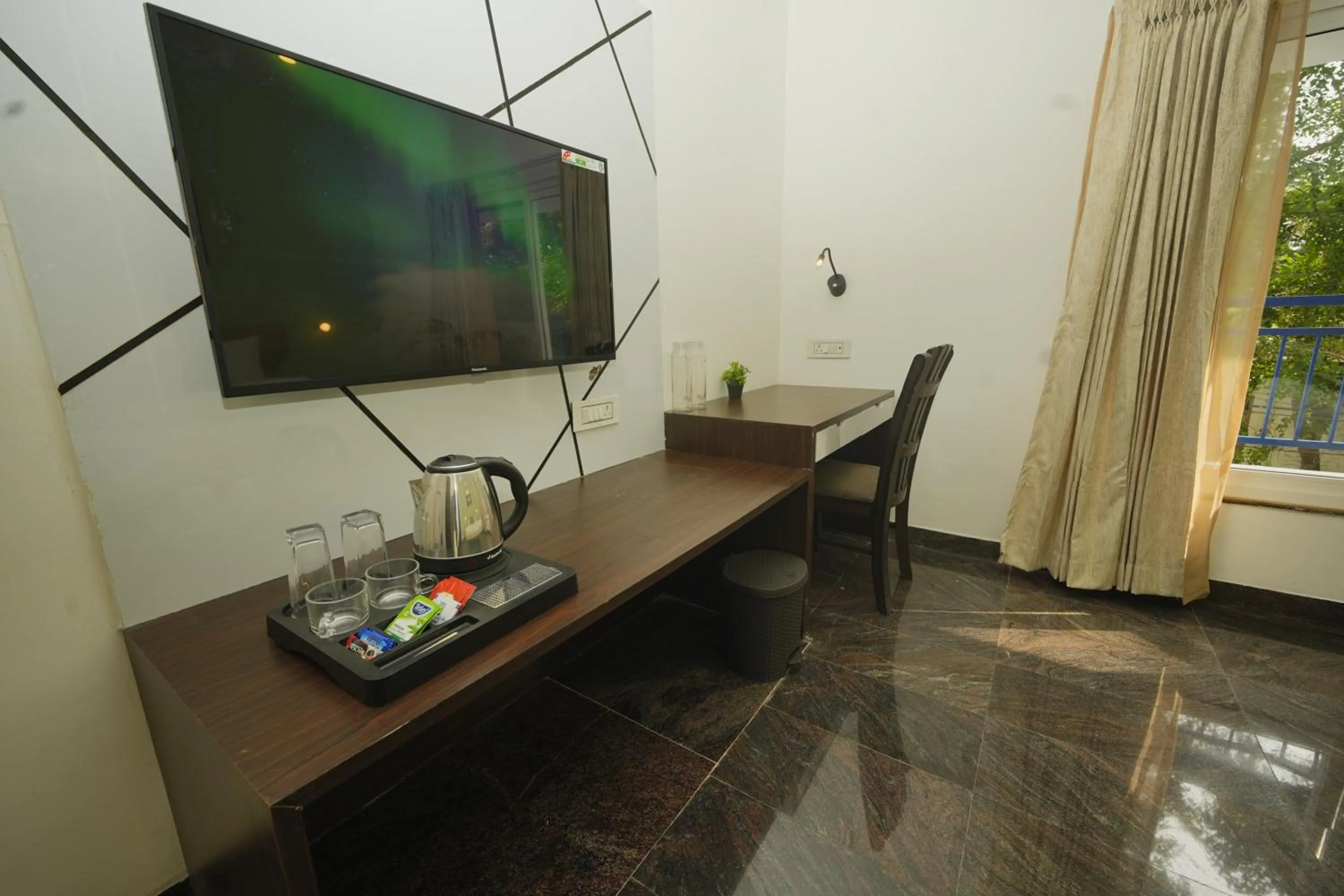 TV and multimedia in Bay Breeze Suites