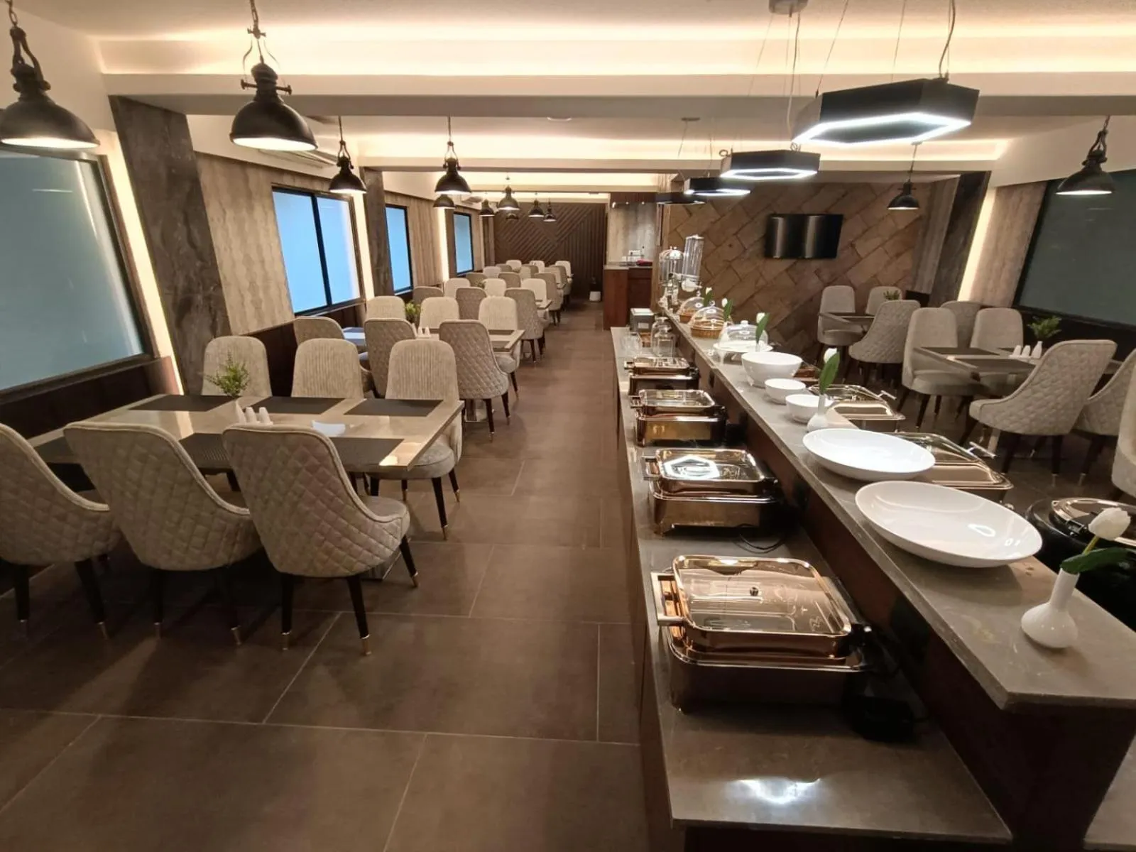 Restaurant/places to eat in Hotel Monsoon Palace Guwahati