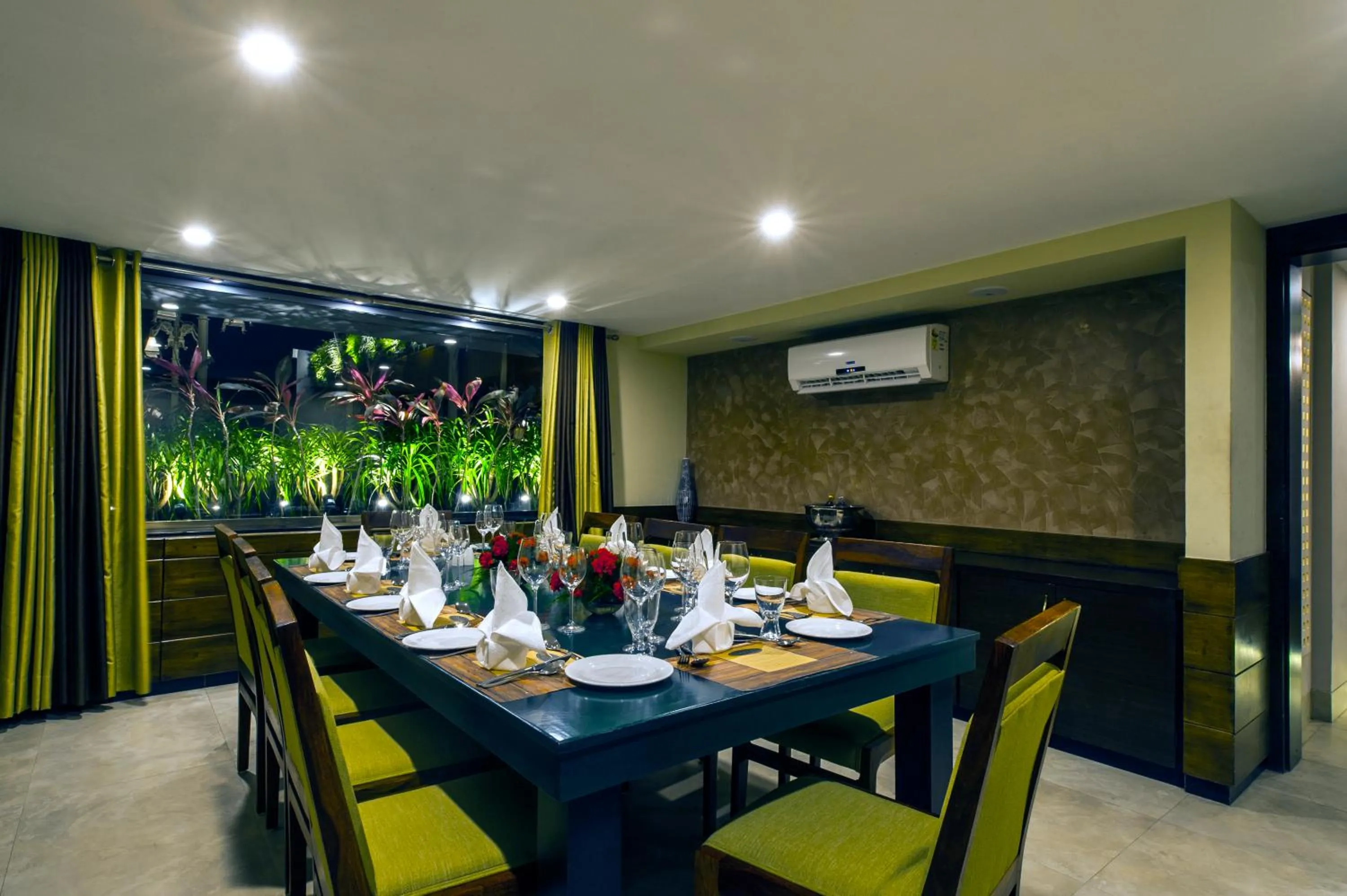 Restaurant/places to eat in Effotel By Sayaji Indore