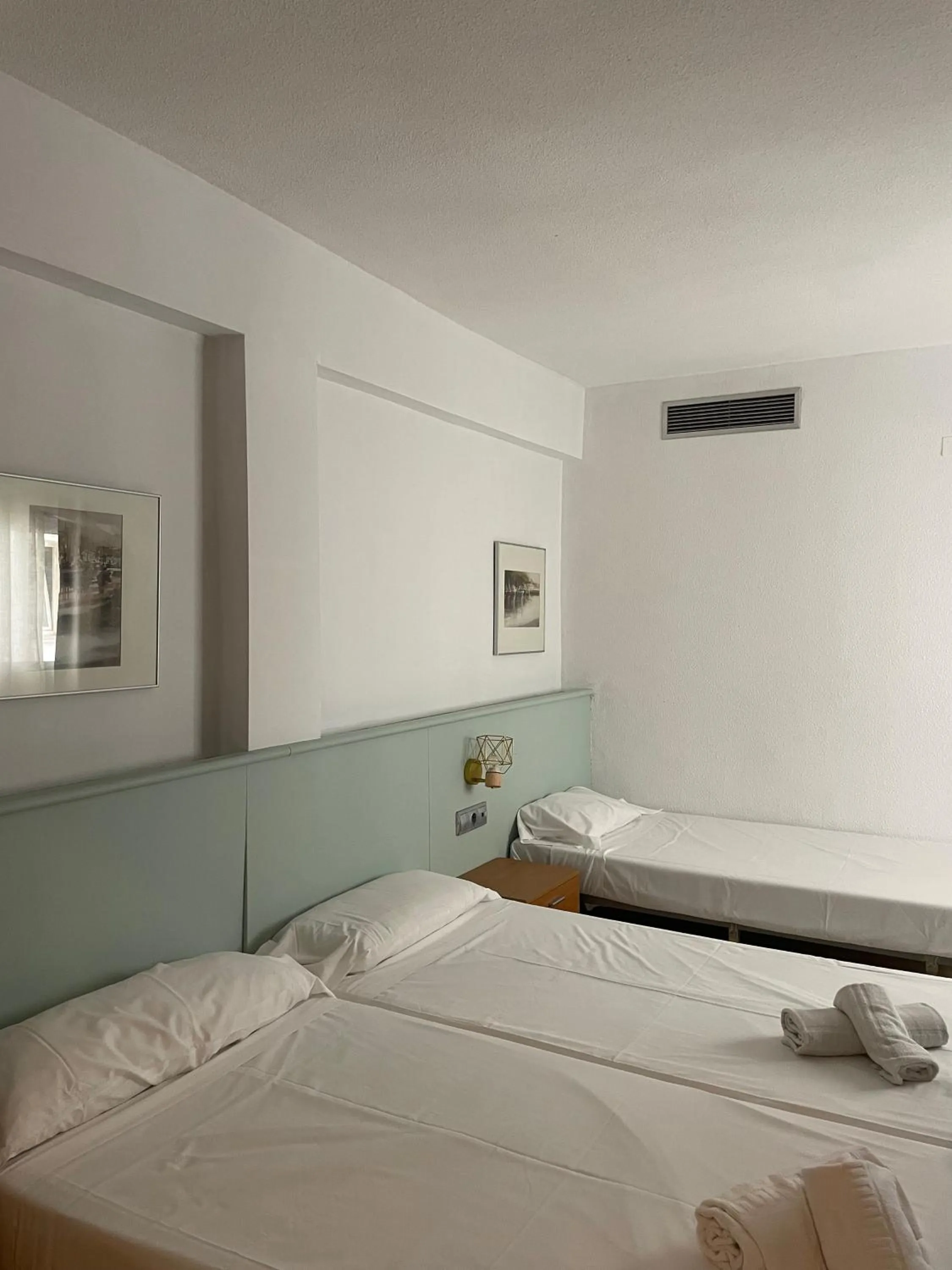 Photo of the whole room, Bed in Fleming Center by Punta 25 Hotels Group