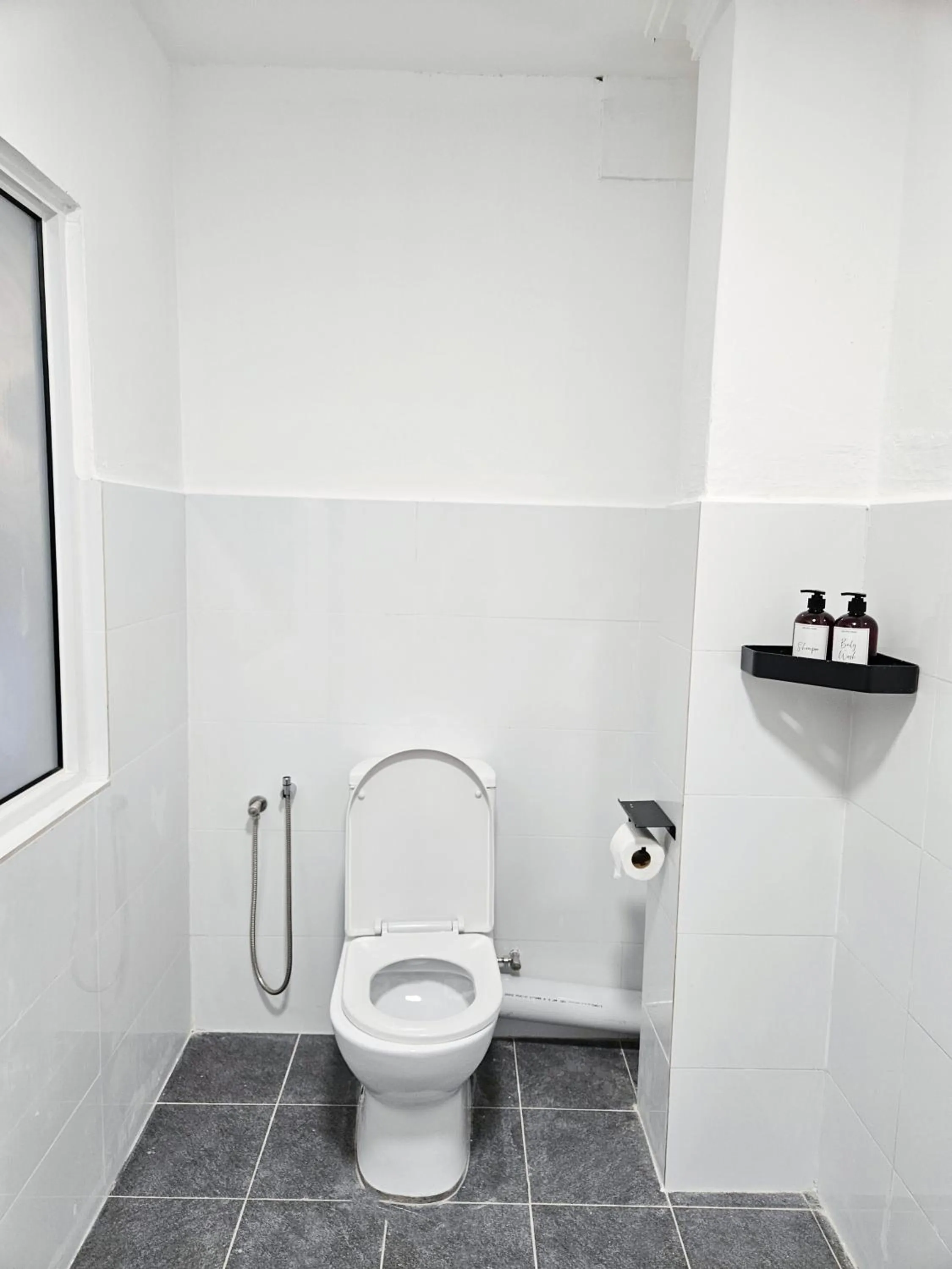 Toilet in Luna Hotel by Moonknight