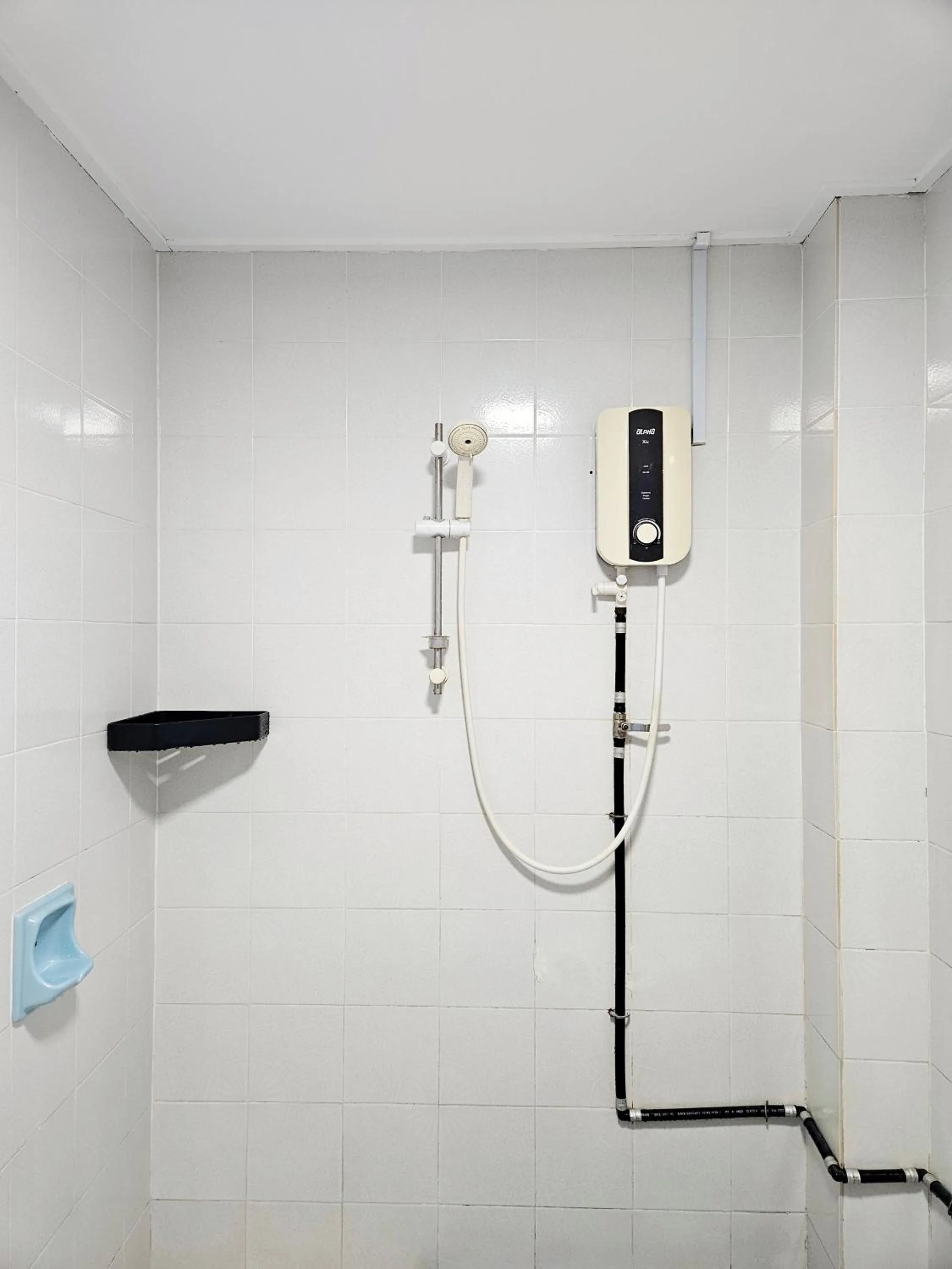 Shower in Luna Hotel by Moonknight