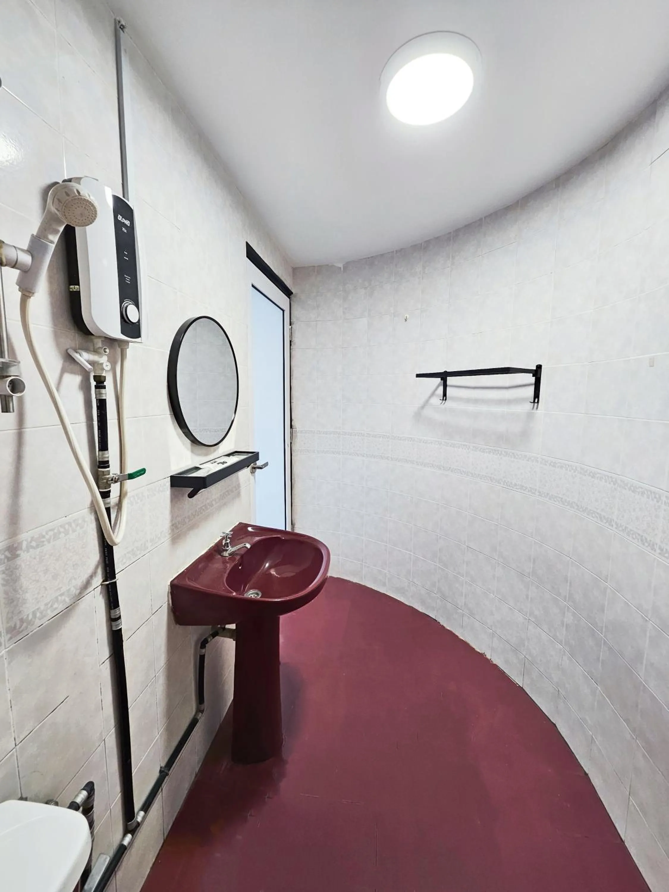 Shower in Luna Hotel by Moonknight