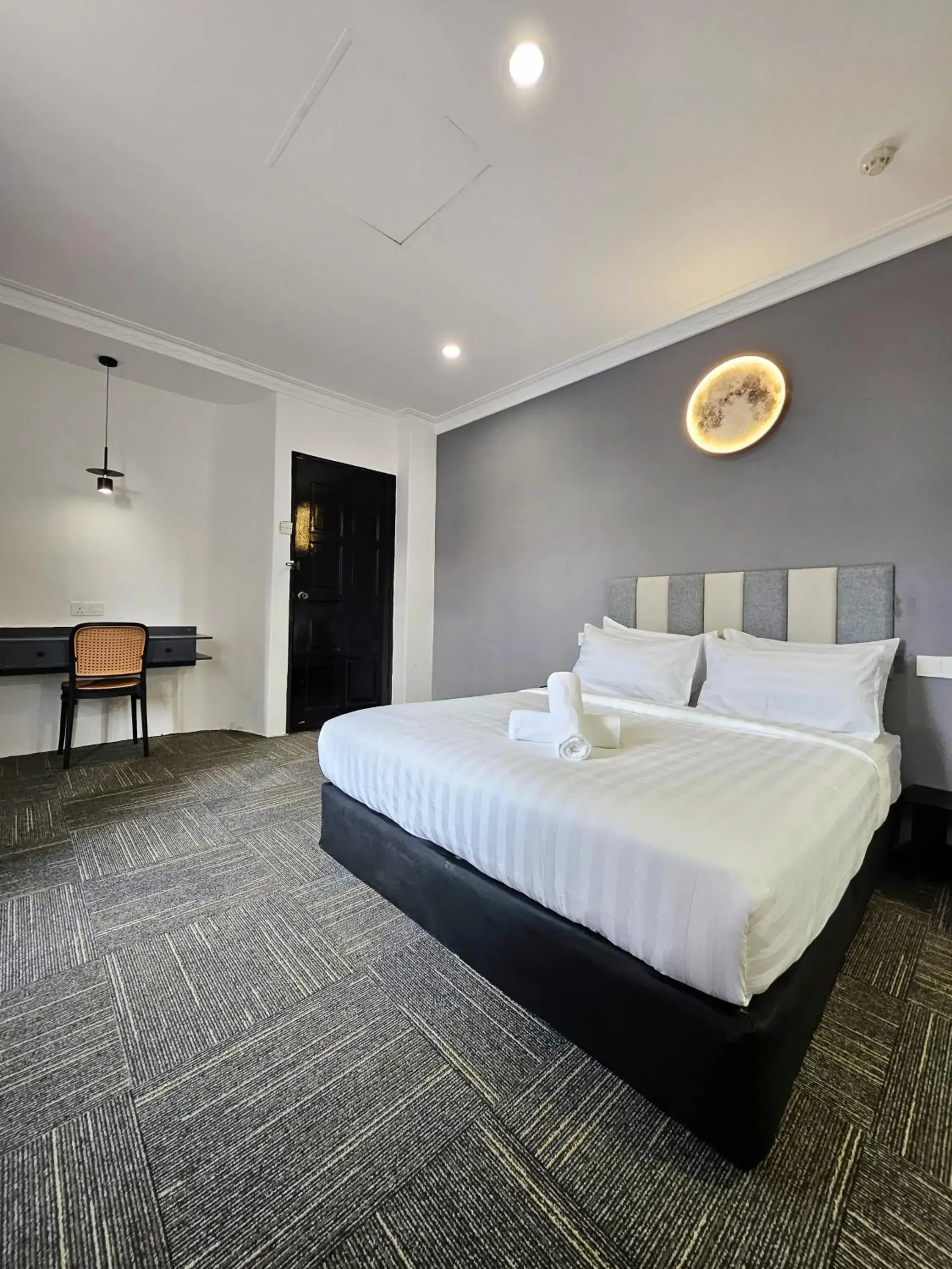 Deluxe Double Room in Luna Hotel by Moonknight Deluxe Double Room in Luna Hotel by Moonknight