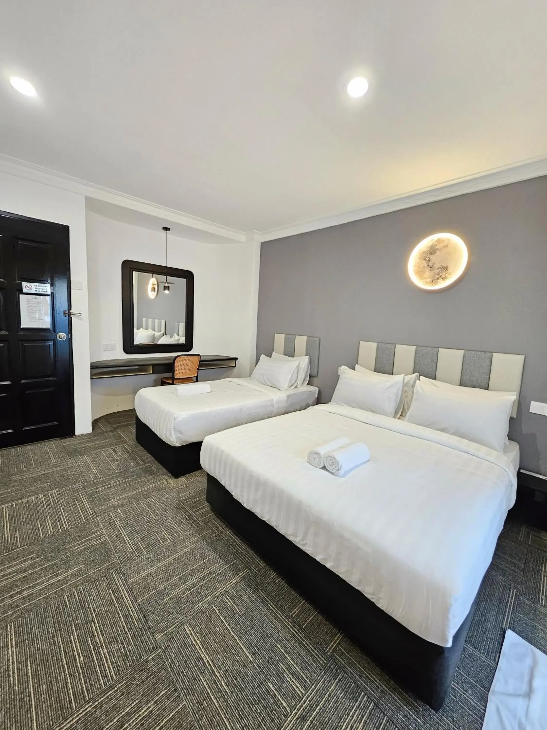Basic Triple Room in Luna Hotel by Moonknight Basic Triple Room in Luna Hotel by Moonknight