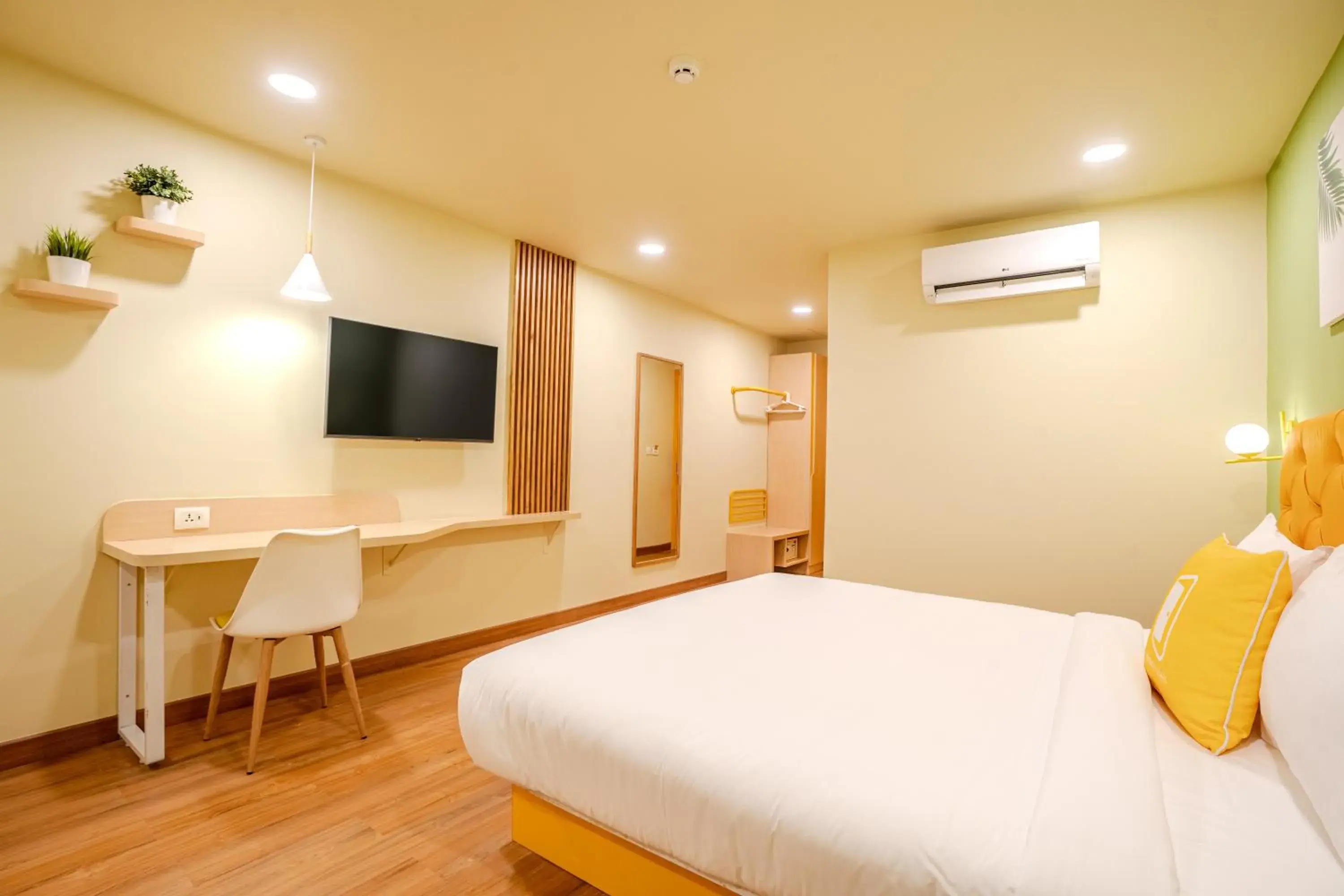 Deluxe Double Room - single occupancy in Bloom Hotel - Medicity Gurugram, Near Medanta Hospital Deluxe Double Room - single occupancy in Bloom Hotel - Medicity Gurugram, Near Medanta Hospital