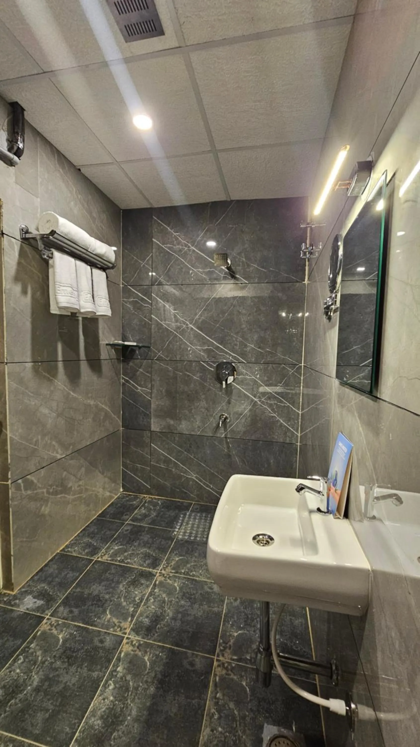 Shower in Emerald Urban Comforts