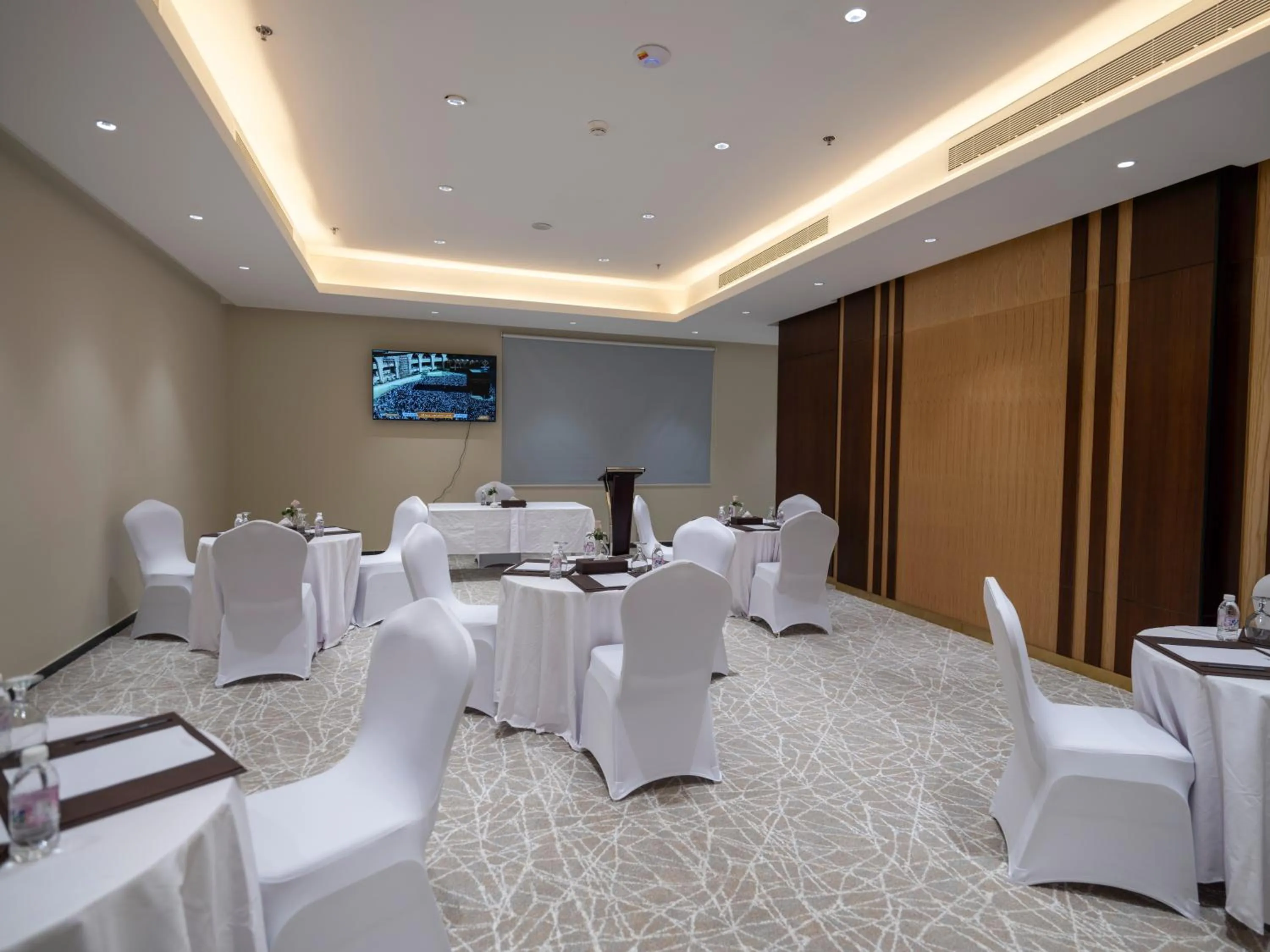 Restaurant/places to eat in TIME Ruba Hotel & Suites