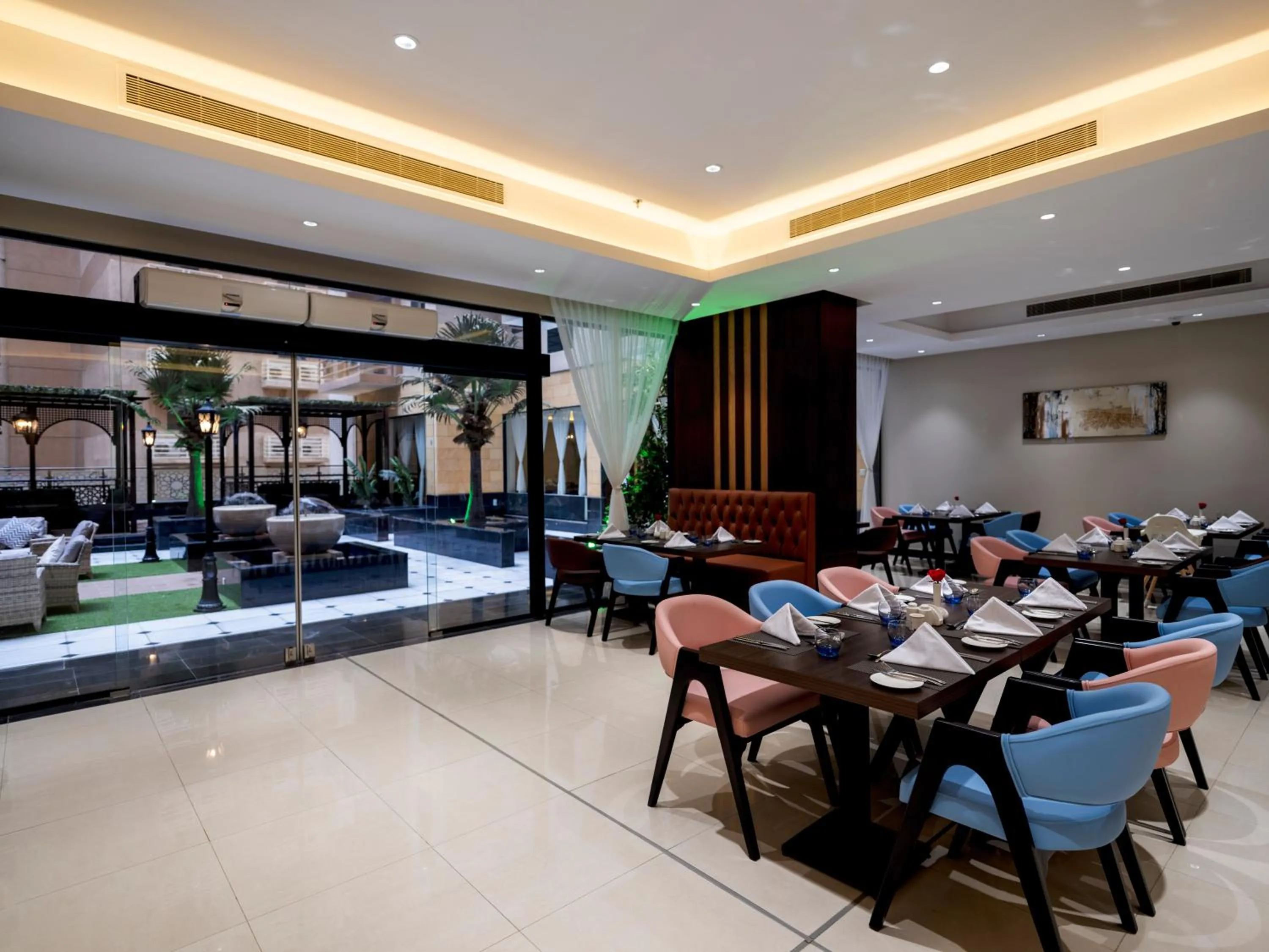 Restaurant/places to eat in TIME Ruba Hotel & Suites