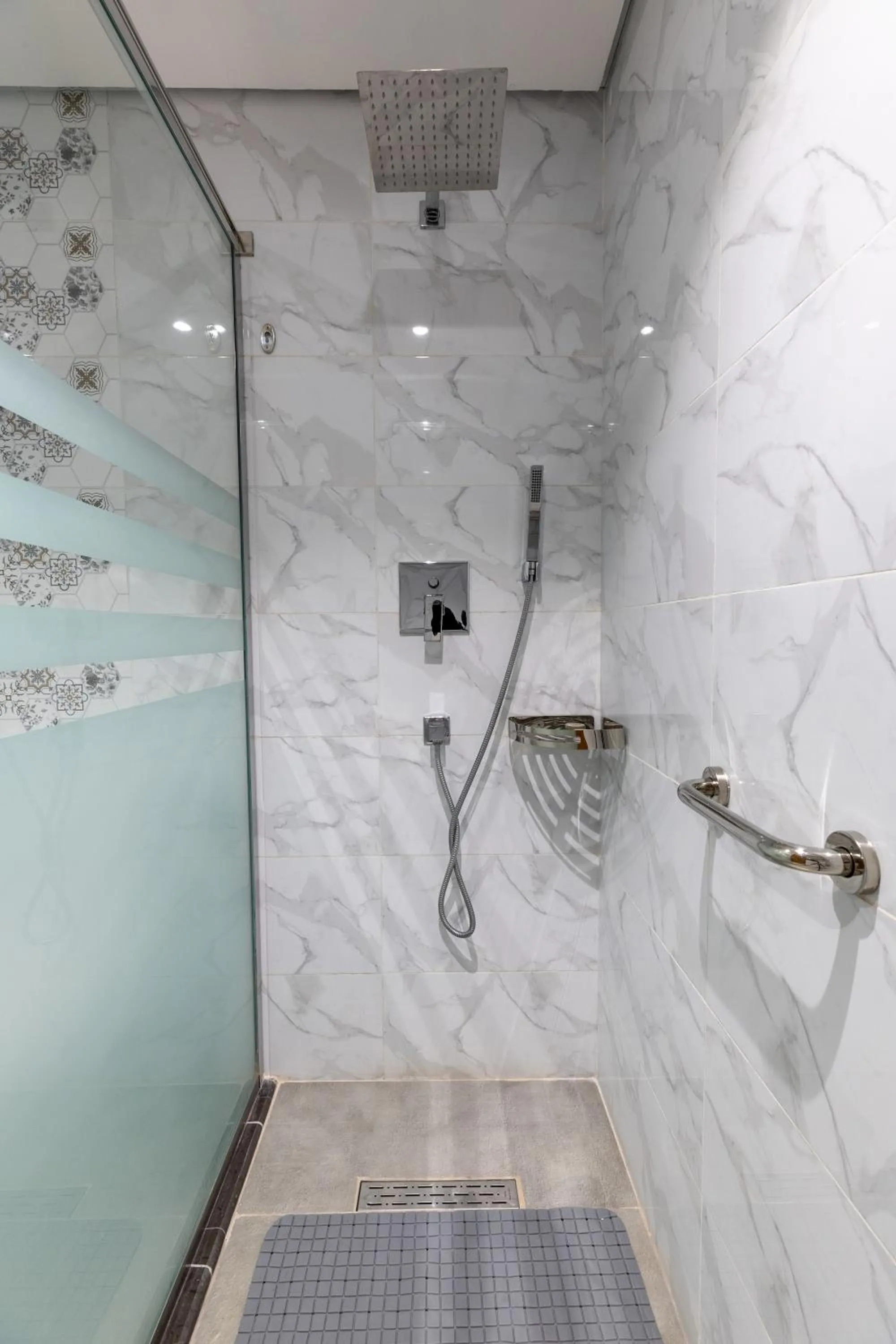 Shower in TIME Ruba Hotel & Suites