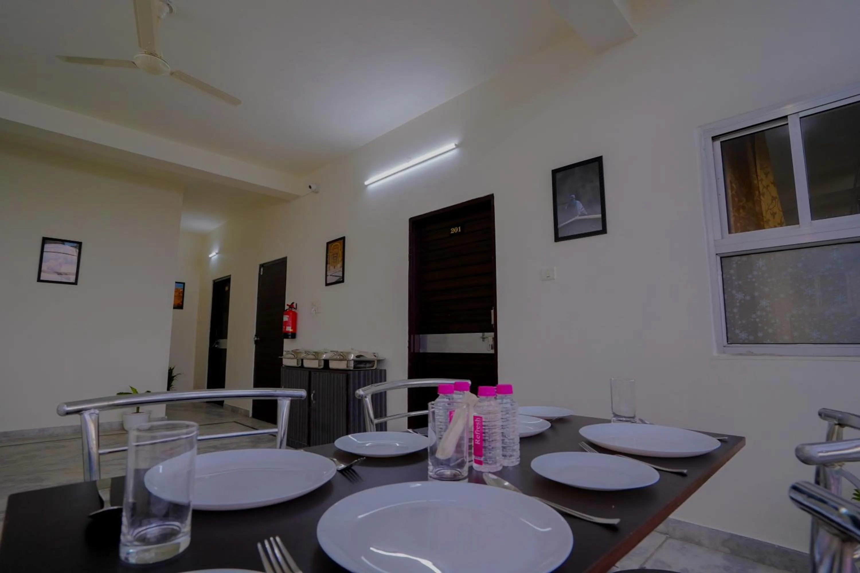 Restaurant/places to eat in Stay Inn