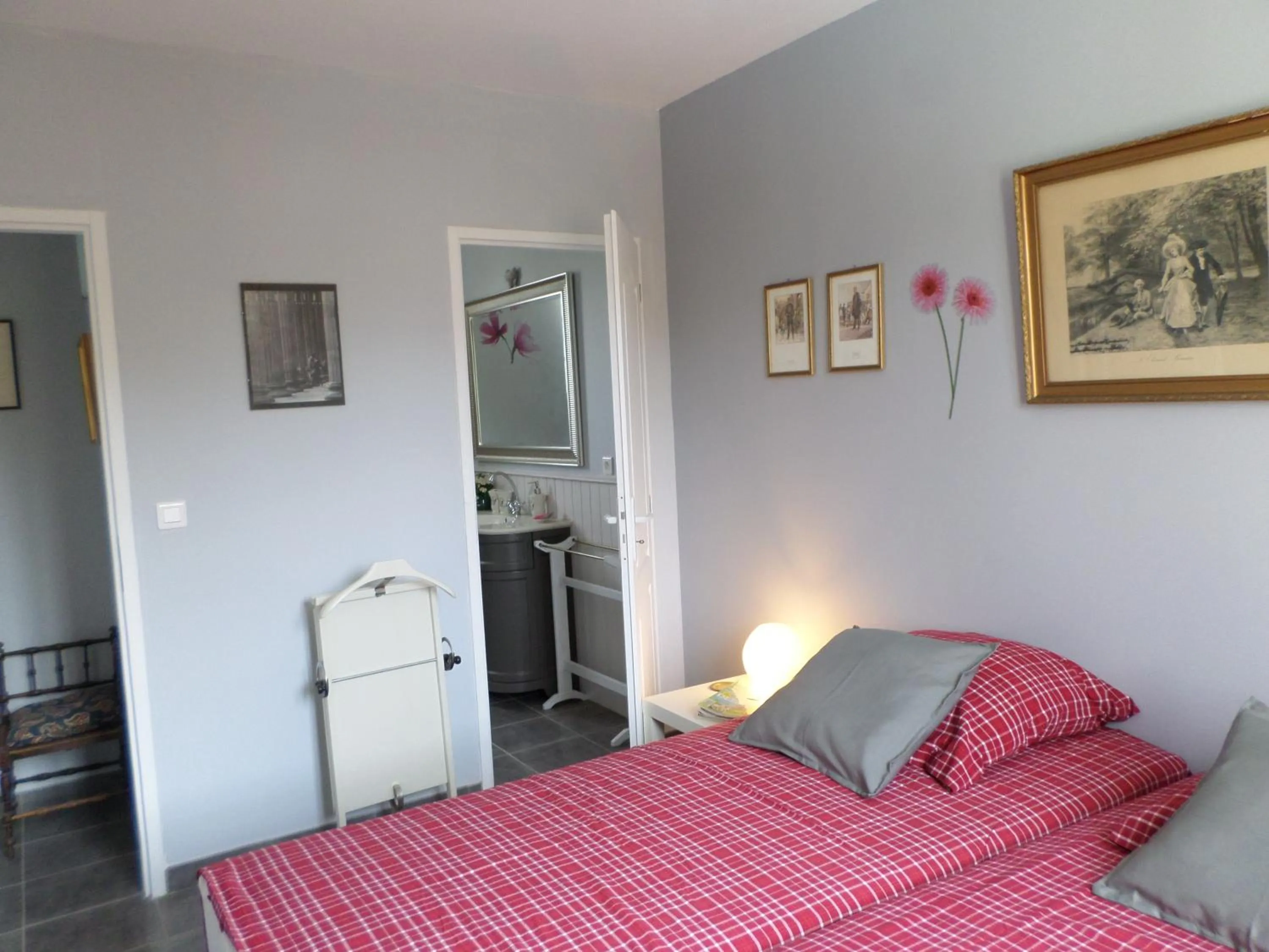 Bedroom, Bed in Les Broussous