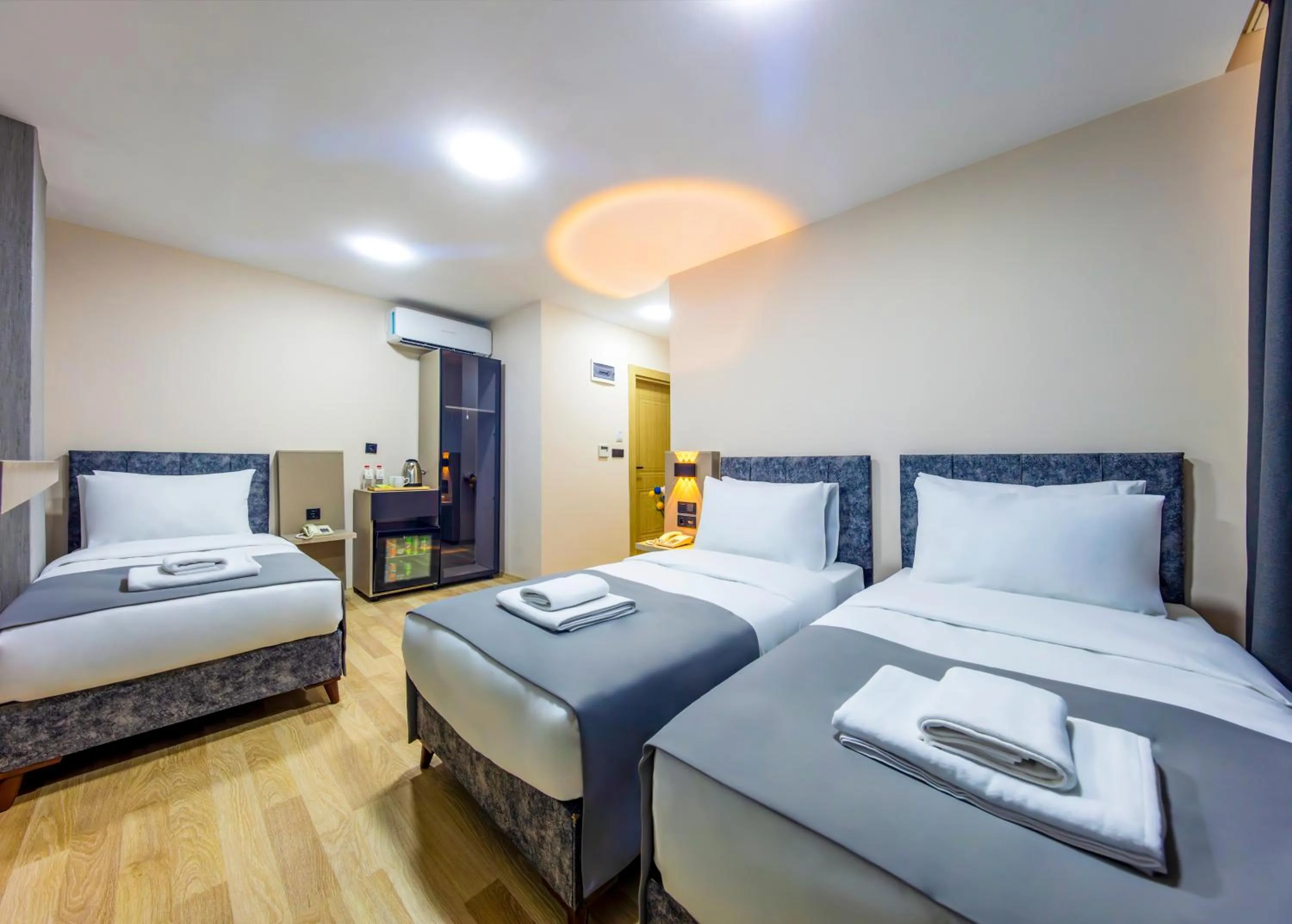 Photo of the whole room in The Business Class Hotel