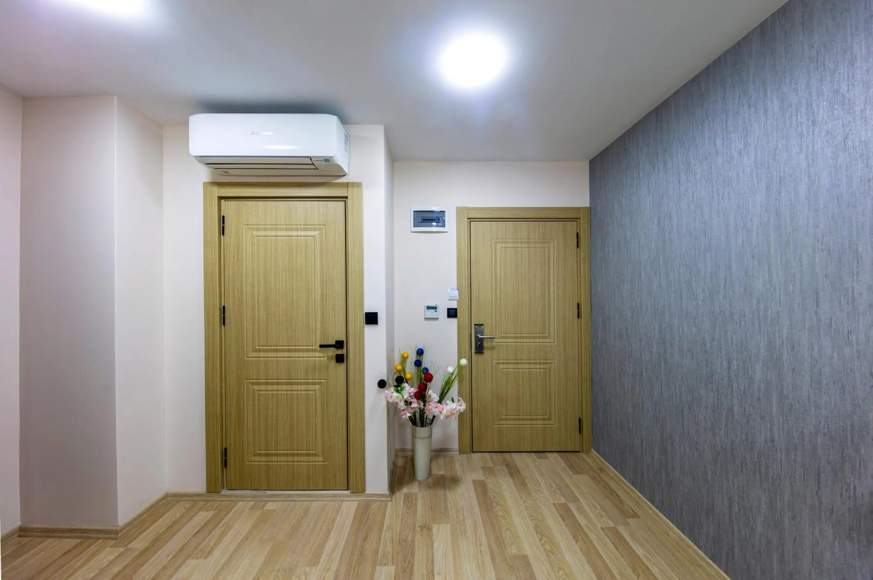 Photo of the whole room in The Business Class Hotel