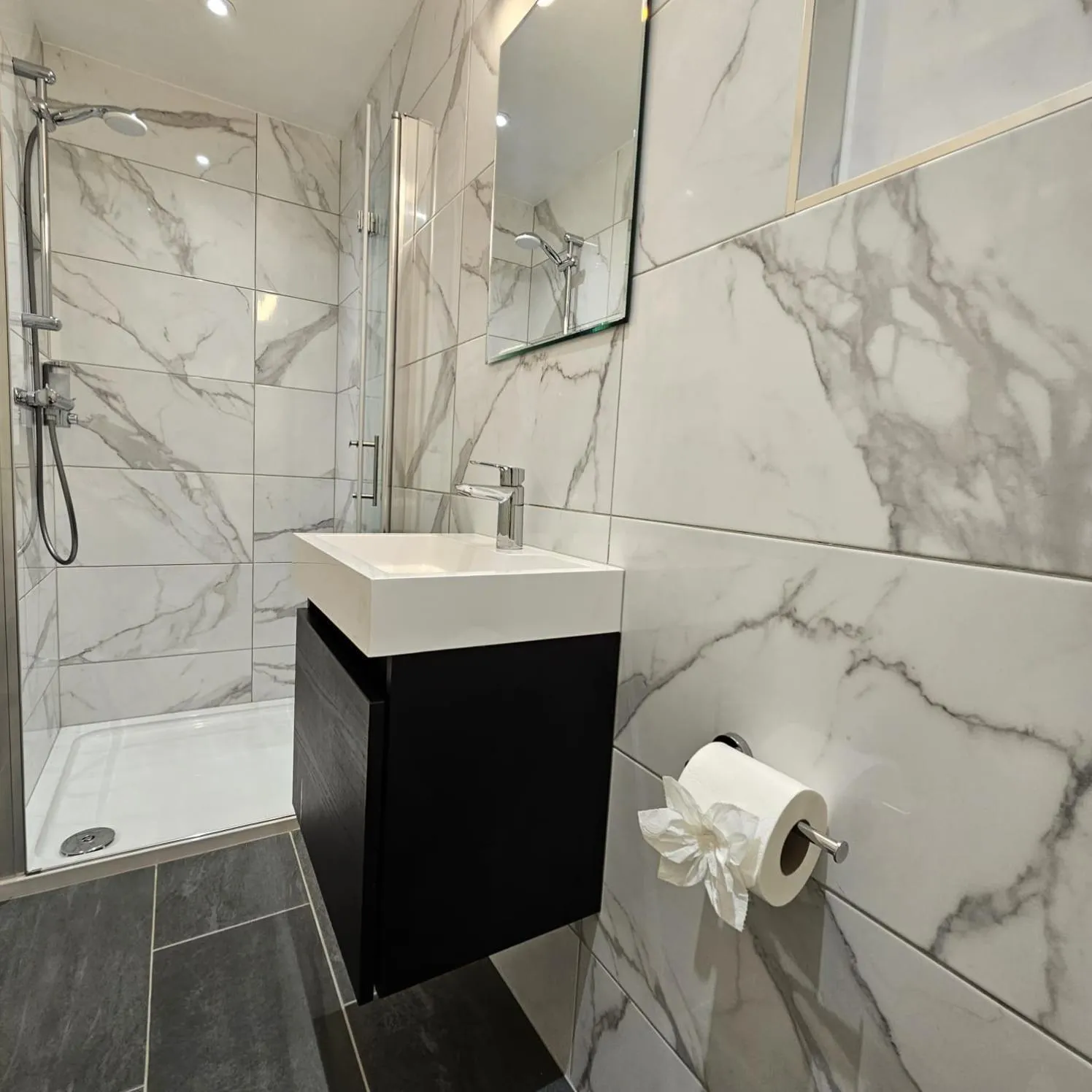 Bathroom in George Hotel