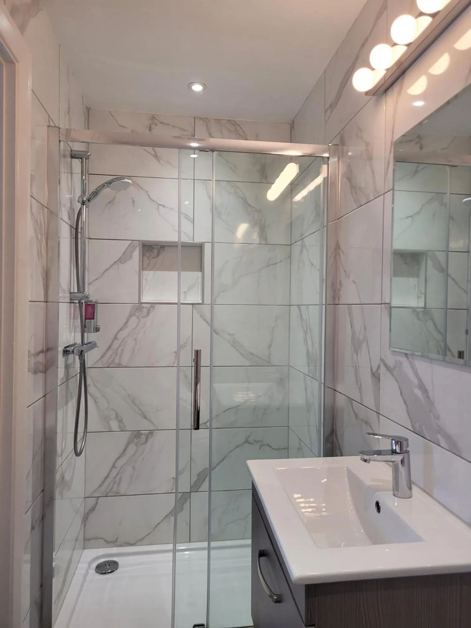 Bathroom in George Hotel