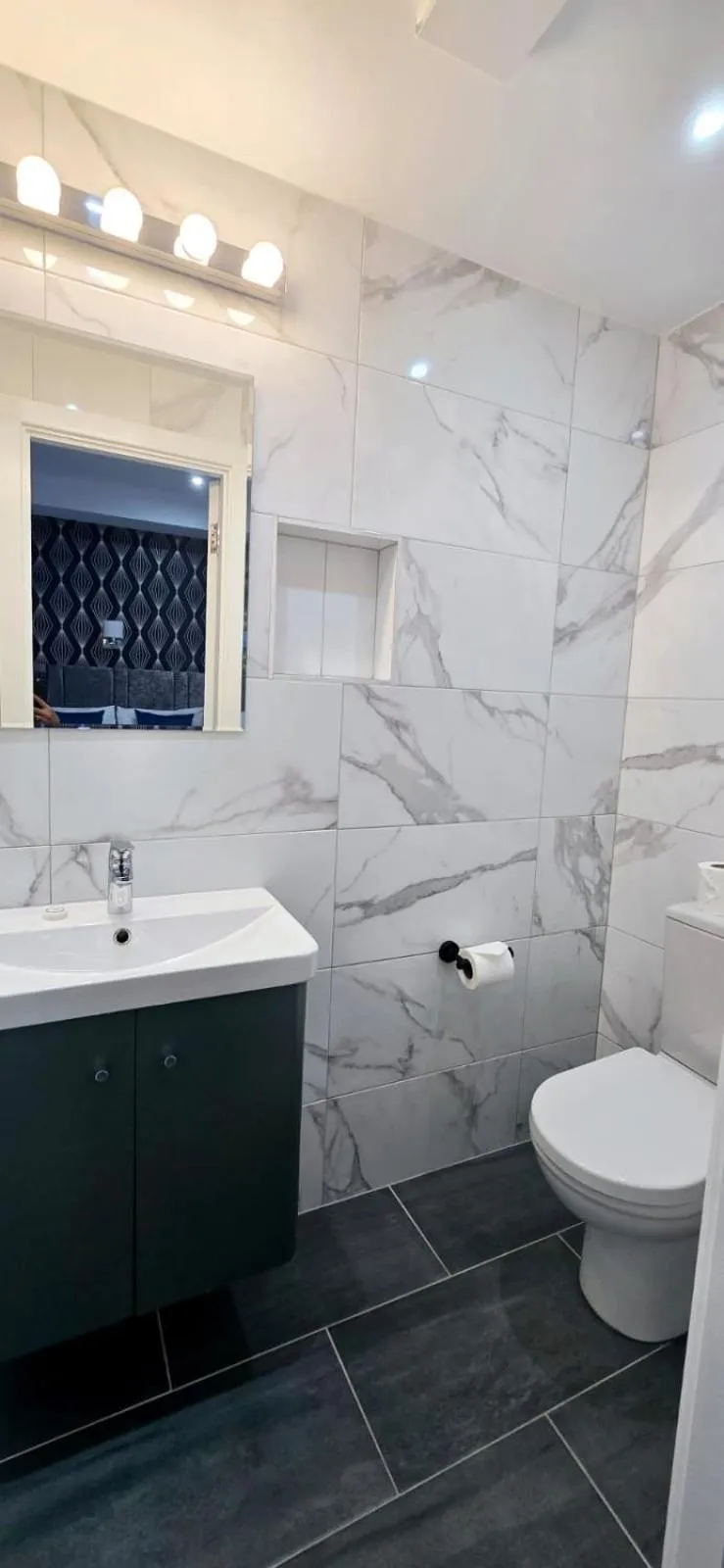 Bathroom in George Hotel