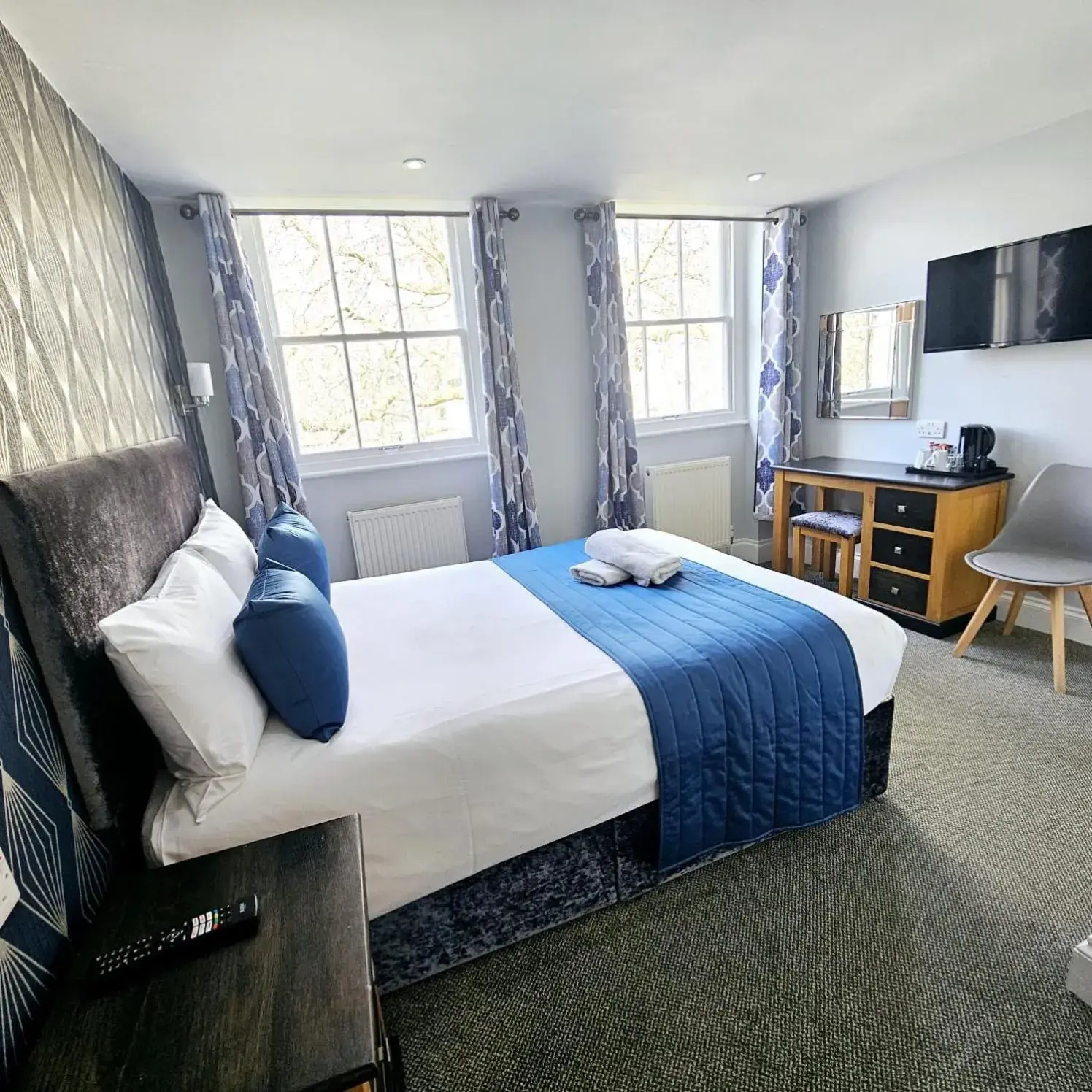 Double Room Ensuite in George Hotel Double Room Ensuite in George Hotel