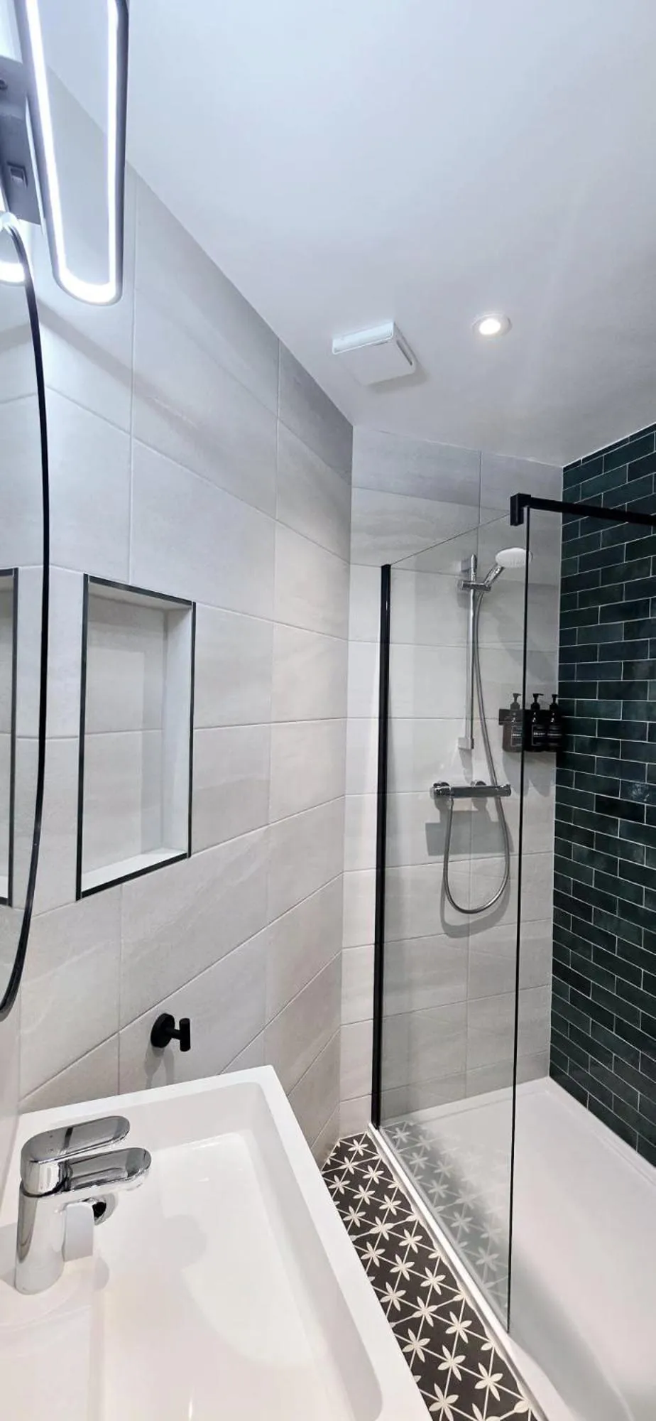 Bathroom in George Hotel