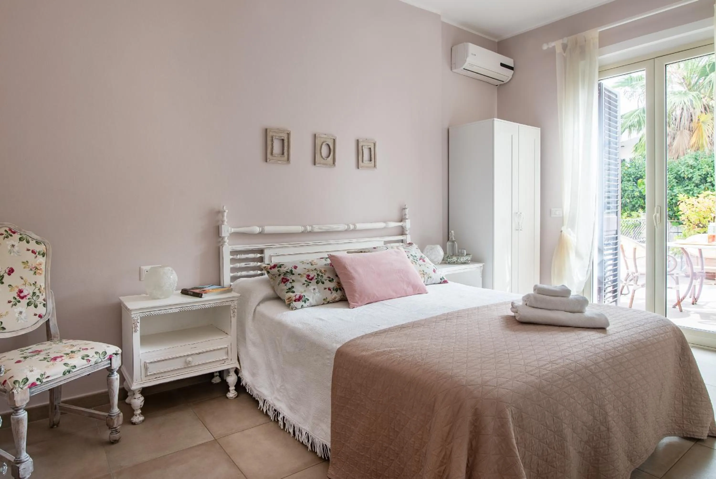 Photo of the whole room, Bed in Villa Ortensia