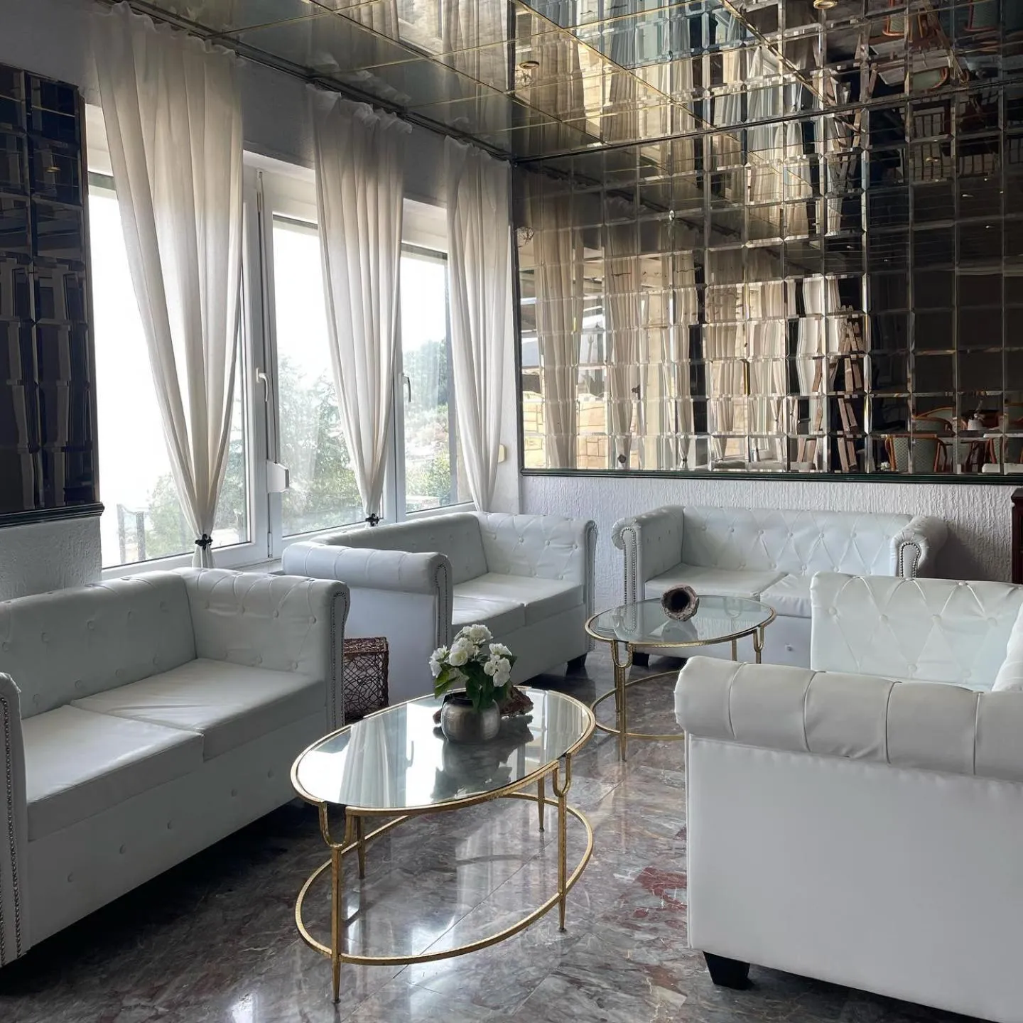 Communal lounge/ TV room in Hotel Marco Polo