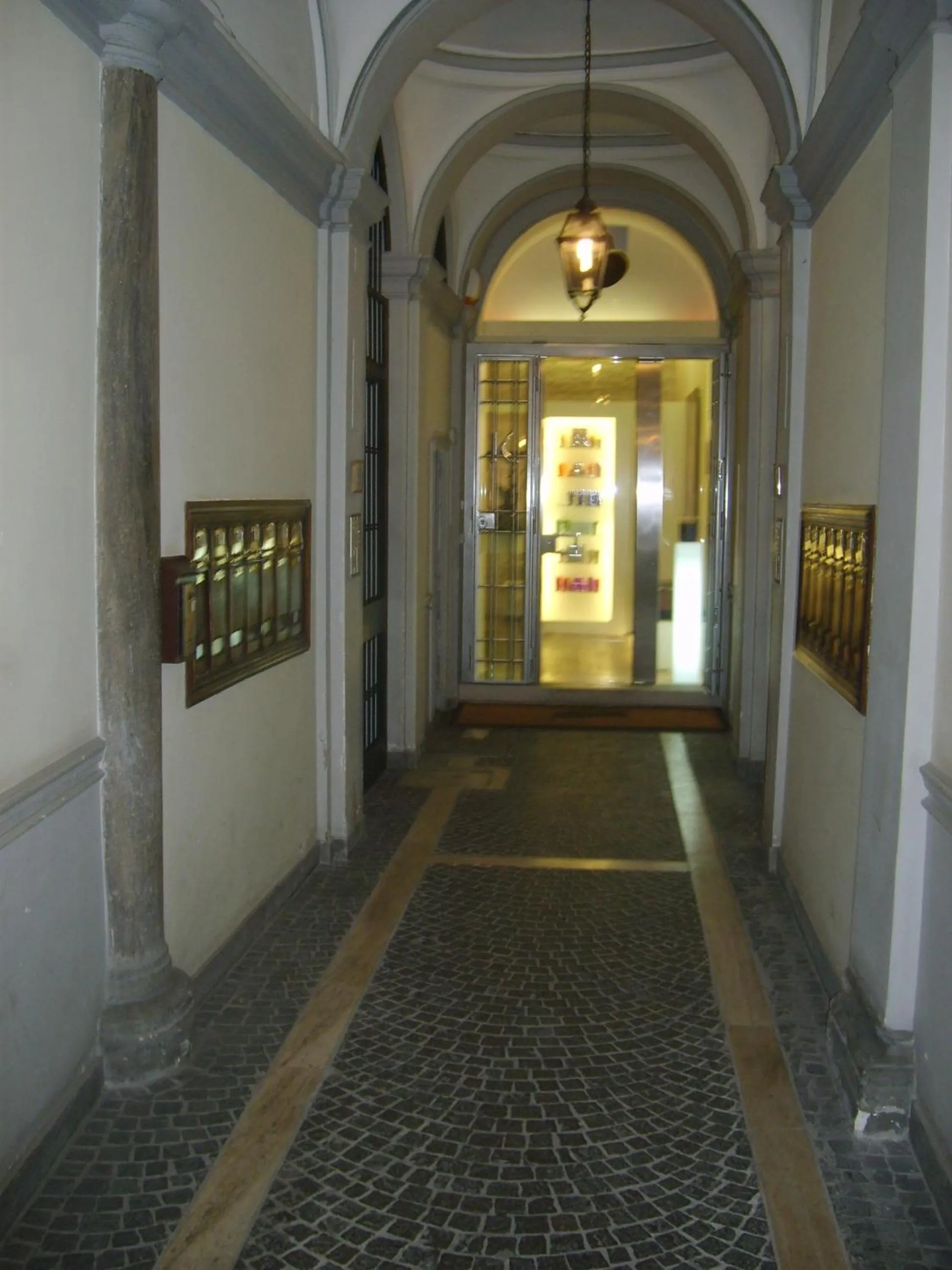 Facade/entrance in Suites Rome