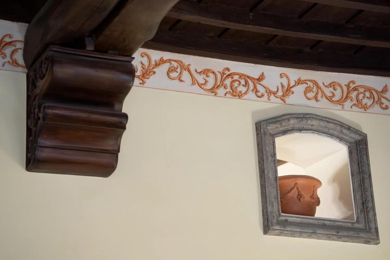 Decorative detail in Suites Rome