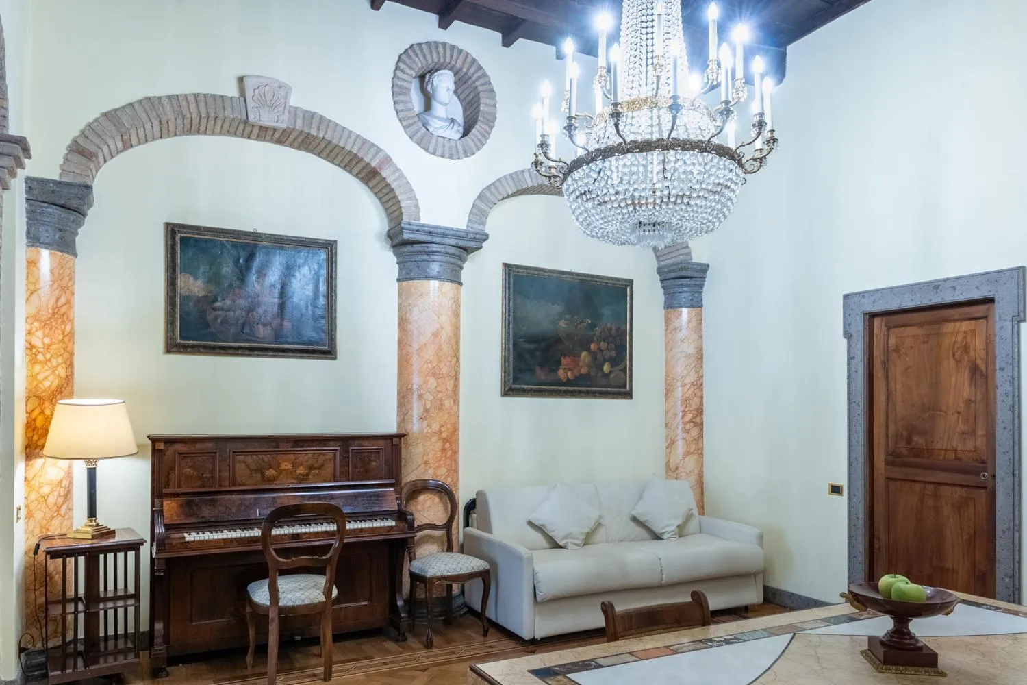 Seating area in Suites Rome