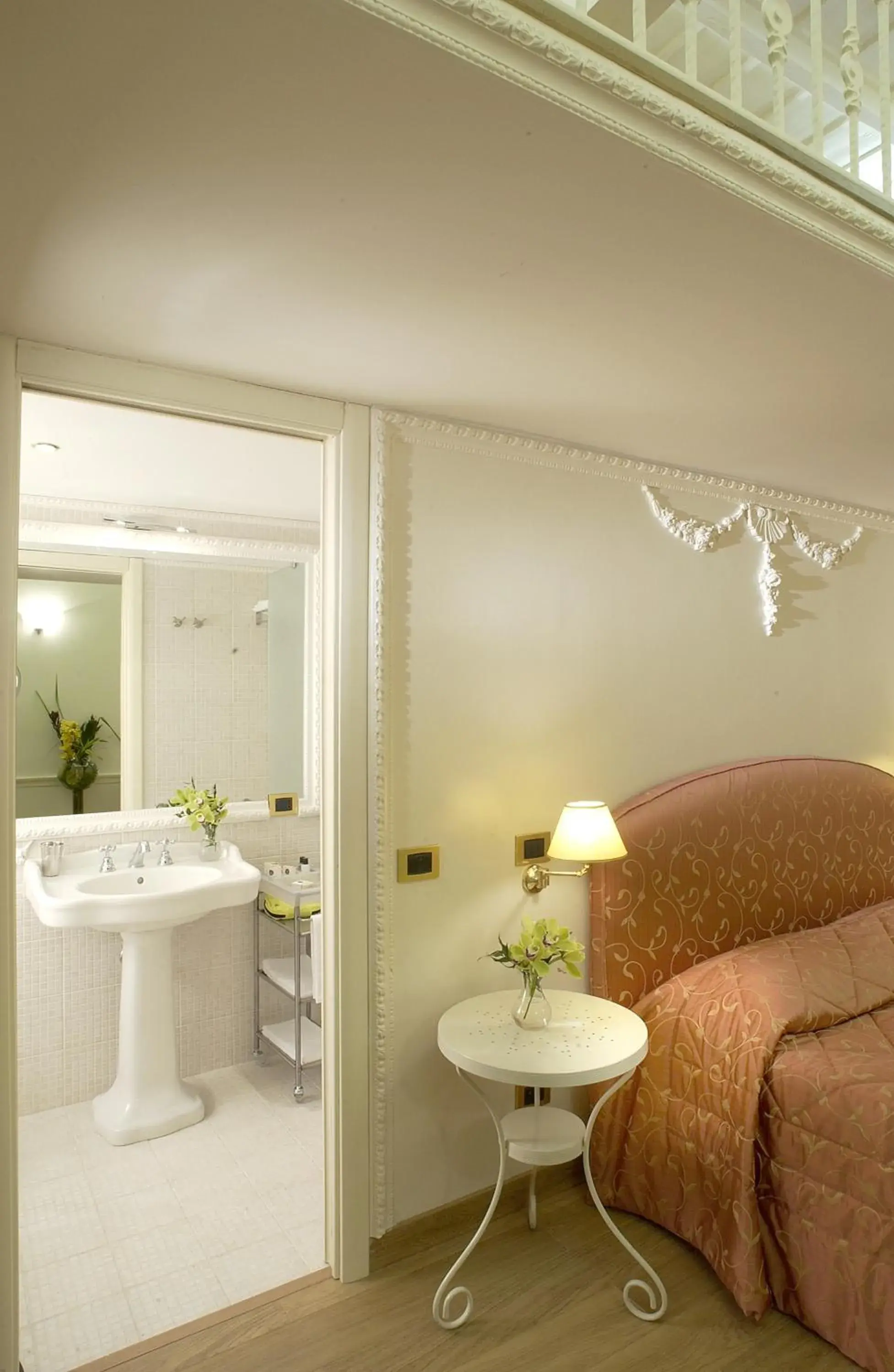 Deluxe King Room in Suites Rome Deluxe King Room in Suites Rome