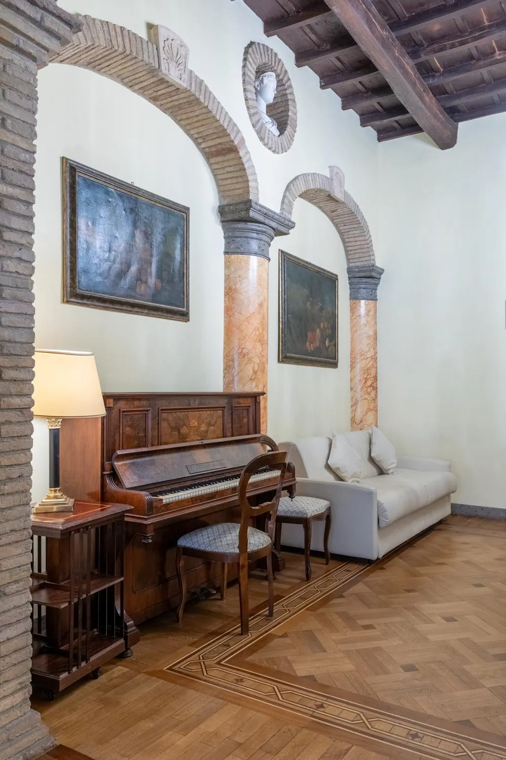 Living room in Suites Rome