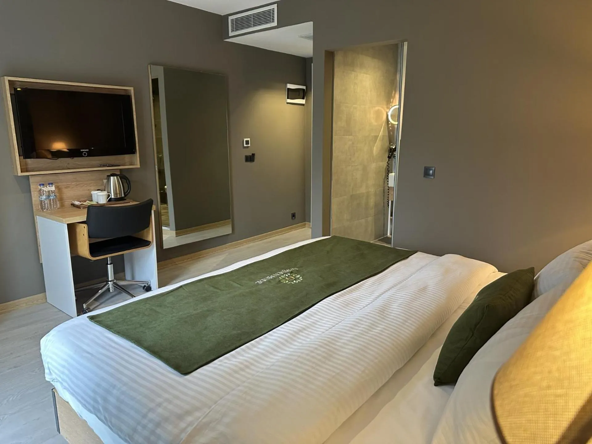 Bed in Gardenmode Airport Hotel