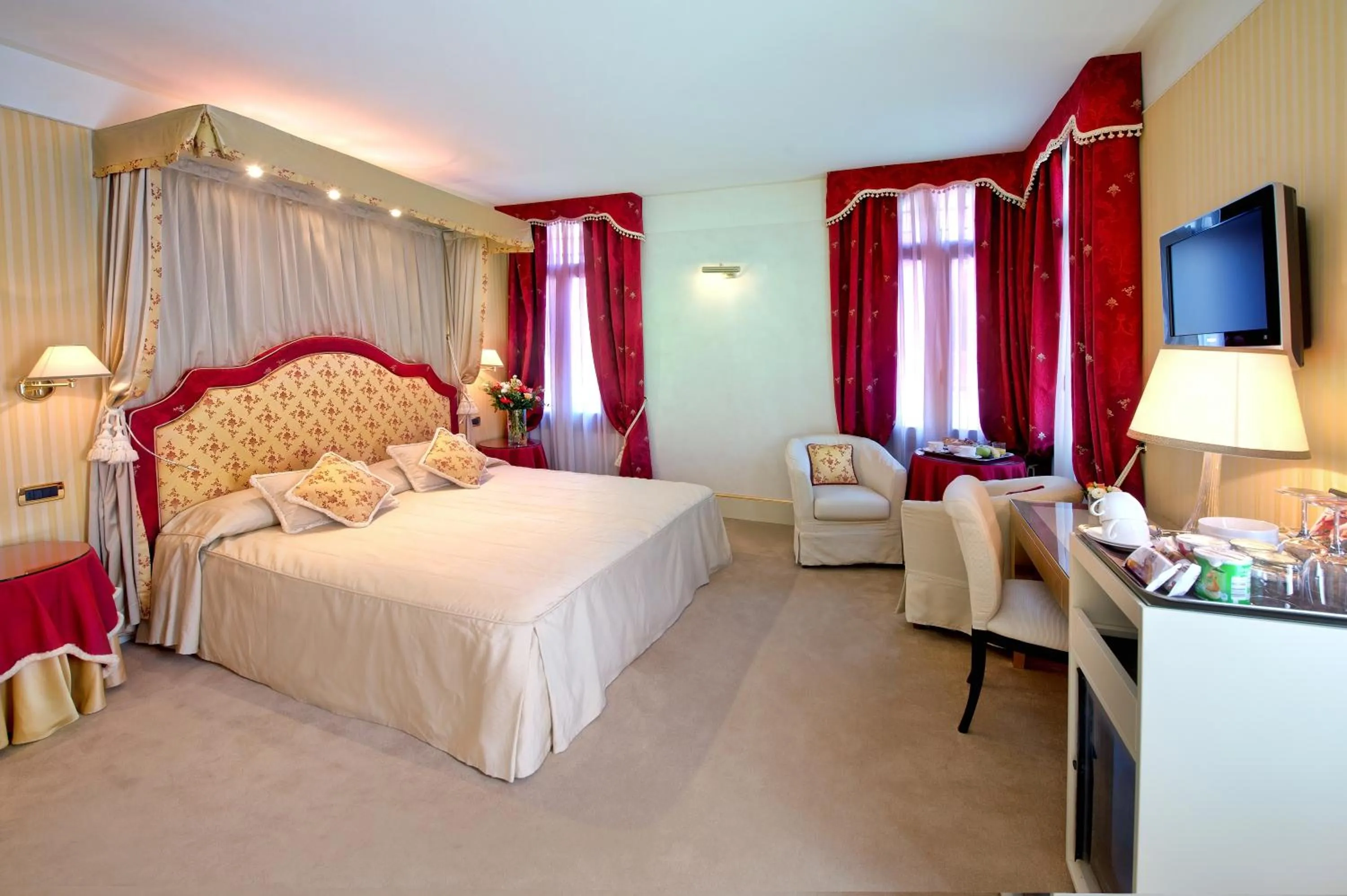 Photo of the whole room, Bed in Ca' Princess