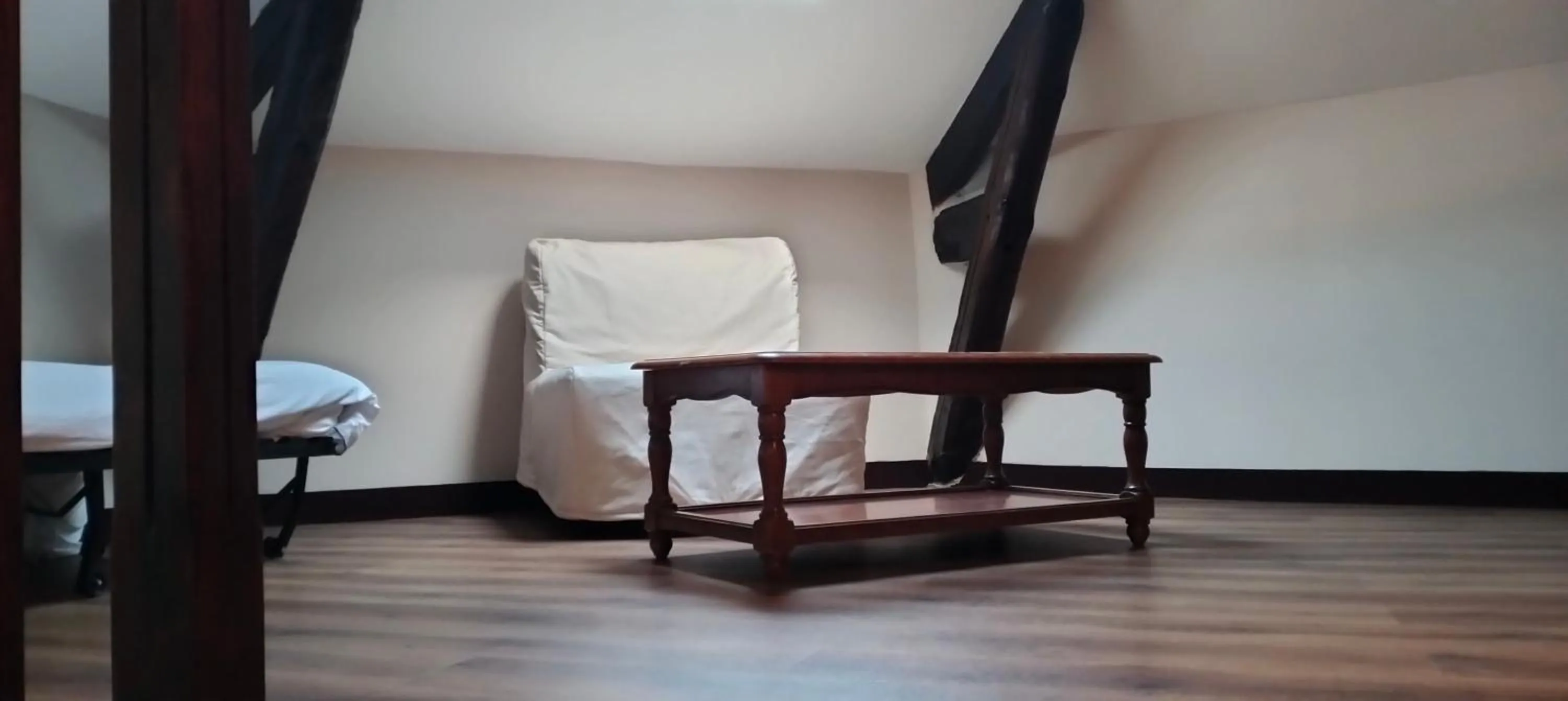 Bed in HÔTEL ROYAL MONTREUIL